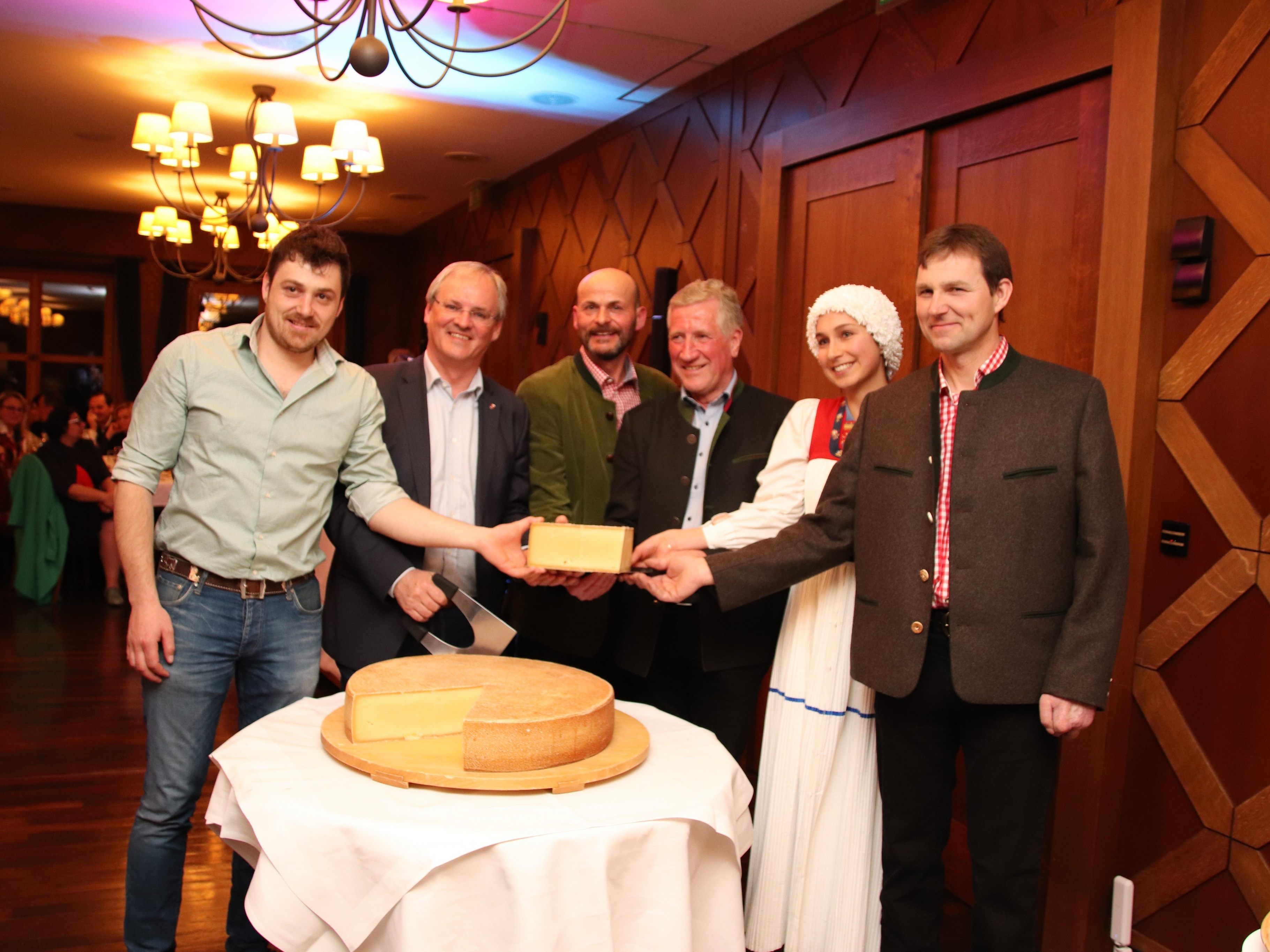 Jürgen Ballweber, Harald Sonderegger, Caspar Greber, Erich Schwärzler, die fesche „Alma“ und Jodok Natter.
