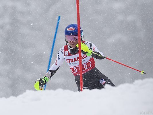 Shiffrin setzte sich im dichten Schneetreiben durch