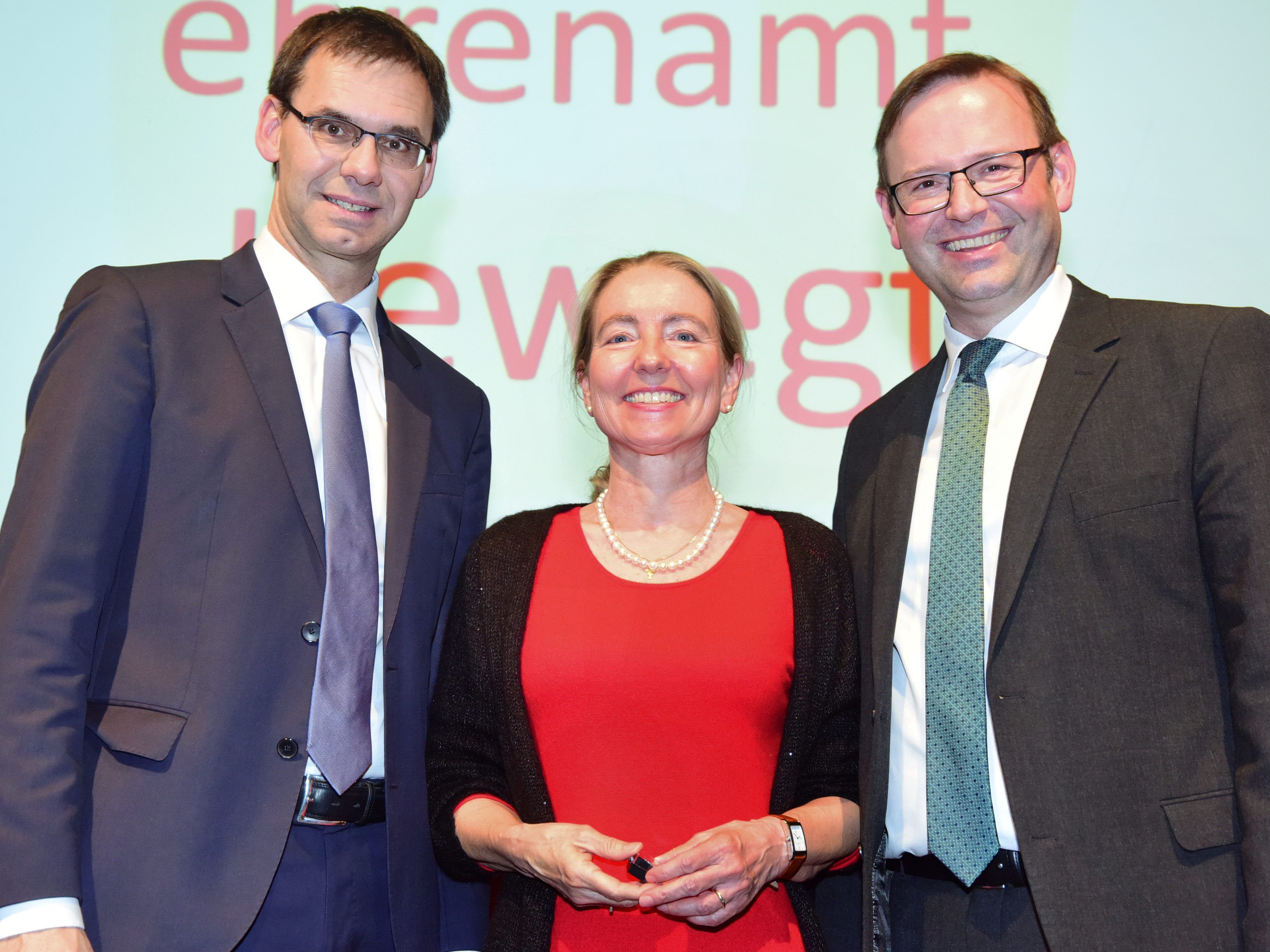 Gabriele Metzler, Obfrau der Lebenshilfe Lustenau, mit Landeshauptmann Markus Wallner und Vizebürgermeister Daniel Steinhofer.