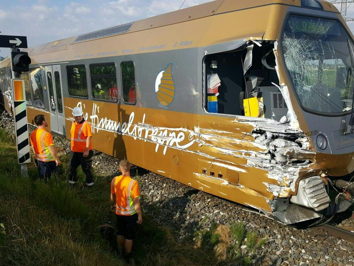 Im Juni entgleisten zwei Waggons der Mariazellerbahn in NÖ. Im Juni entgleisten zwei Waggons der Mariazellerbahn in NÖ.