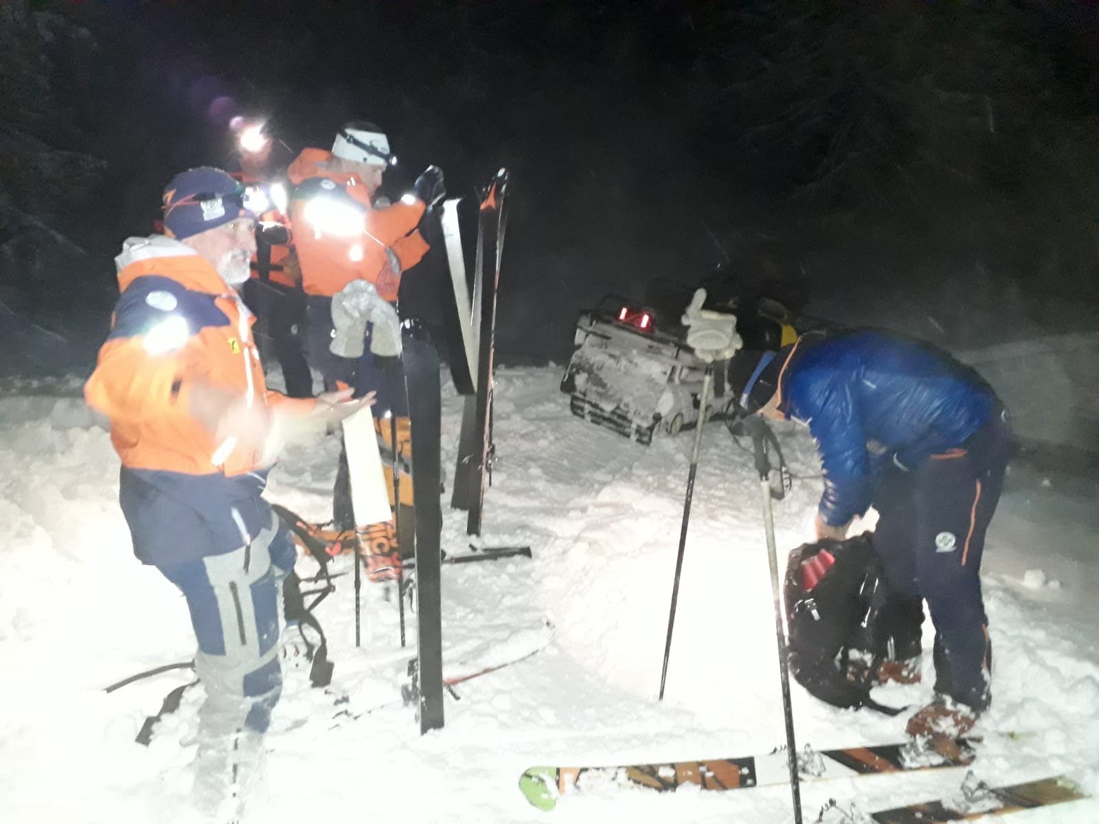 Der 31-Jährige verwendete sein Snowboard als Brennholz.