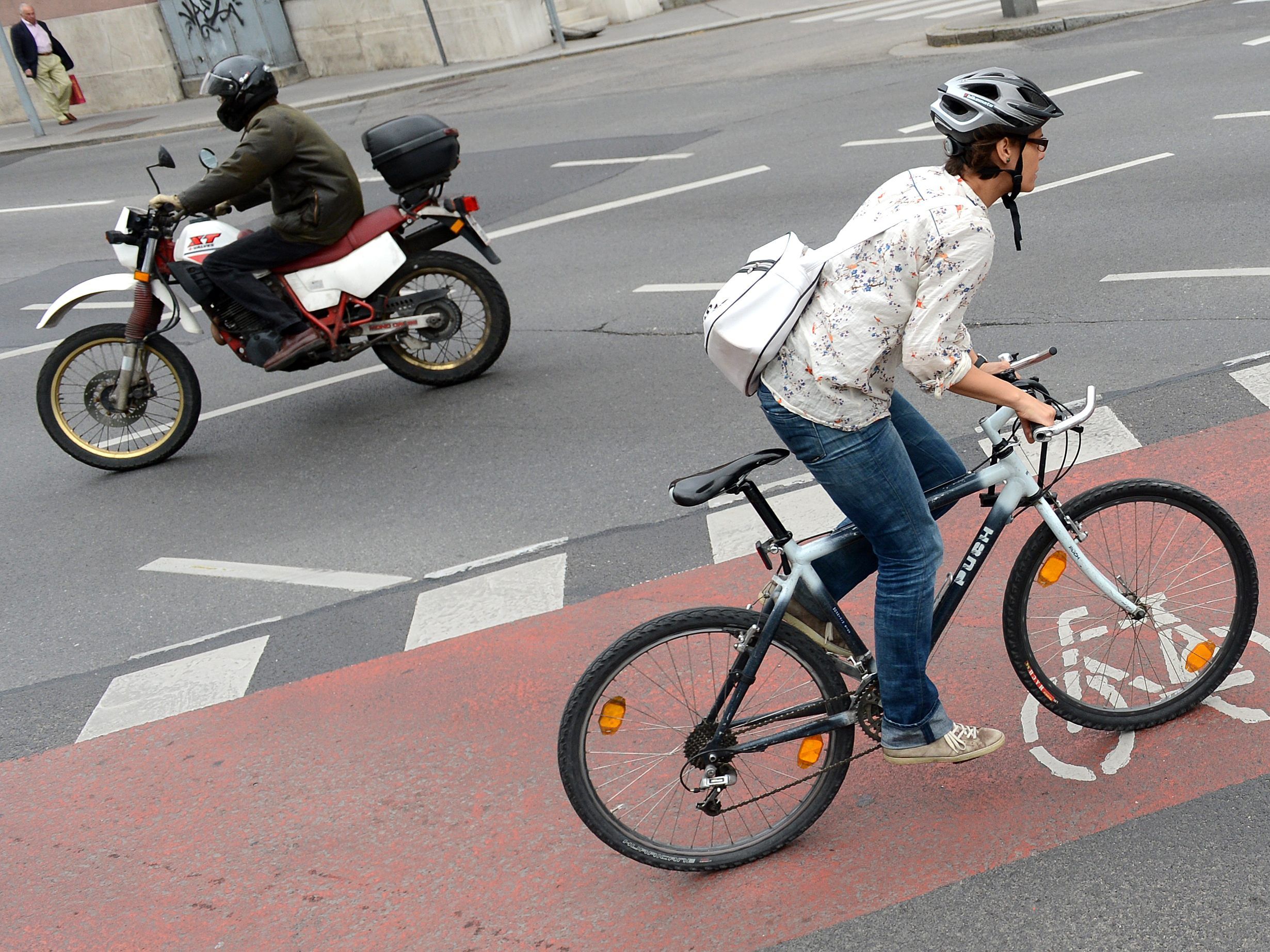Motorradfahrer sind Radlern gegenüber besonderes kritisch eingestellt. Motorradfahrer sind Radlern gegenüber besonderes kritisch eingestellt.