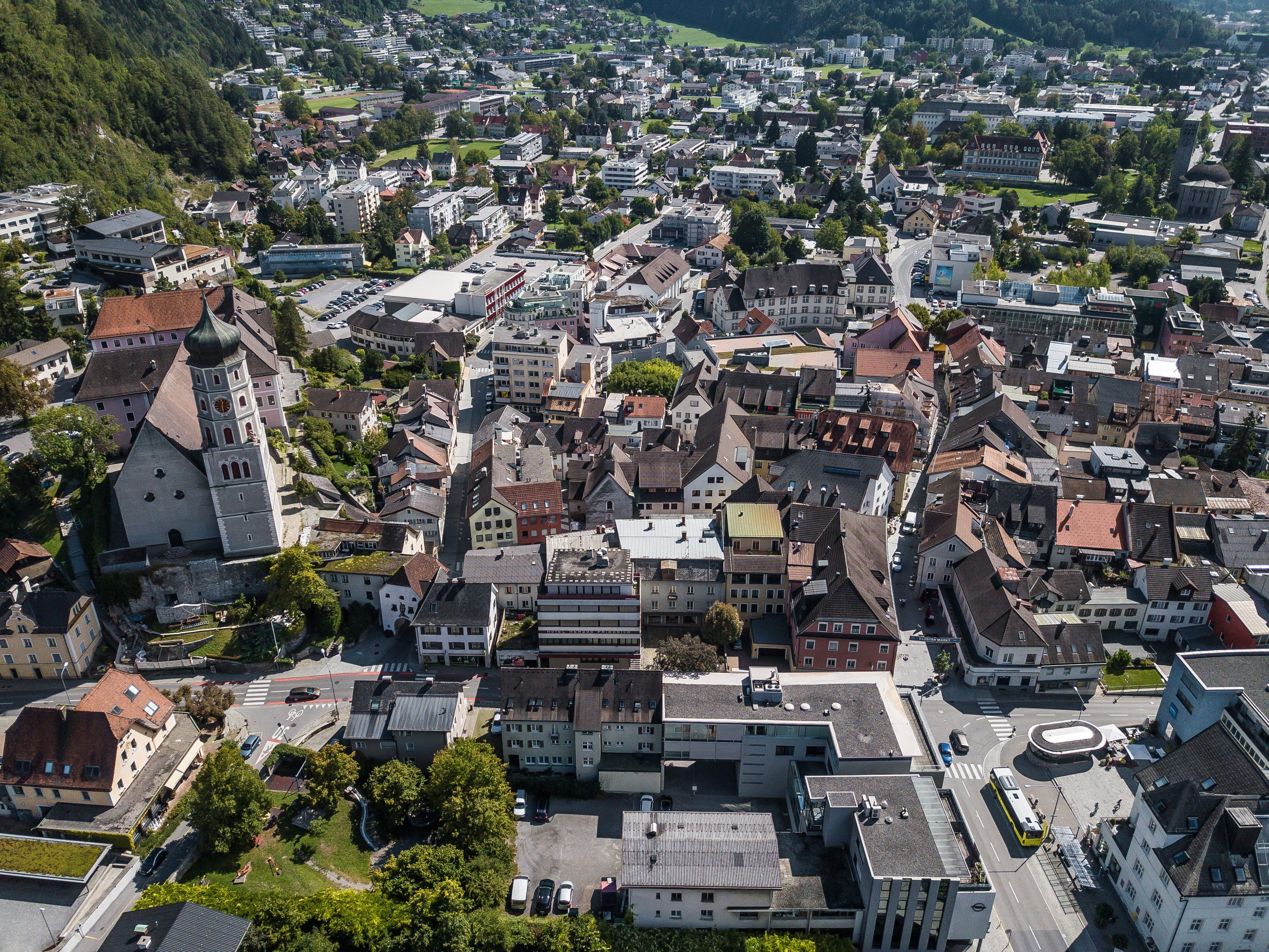 Der 41-Jährige touchierte eine Mauer in Bludenz.