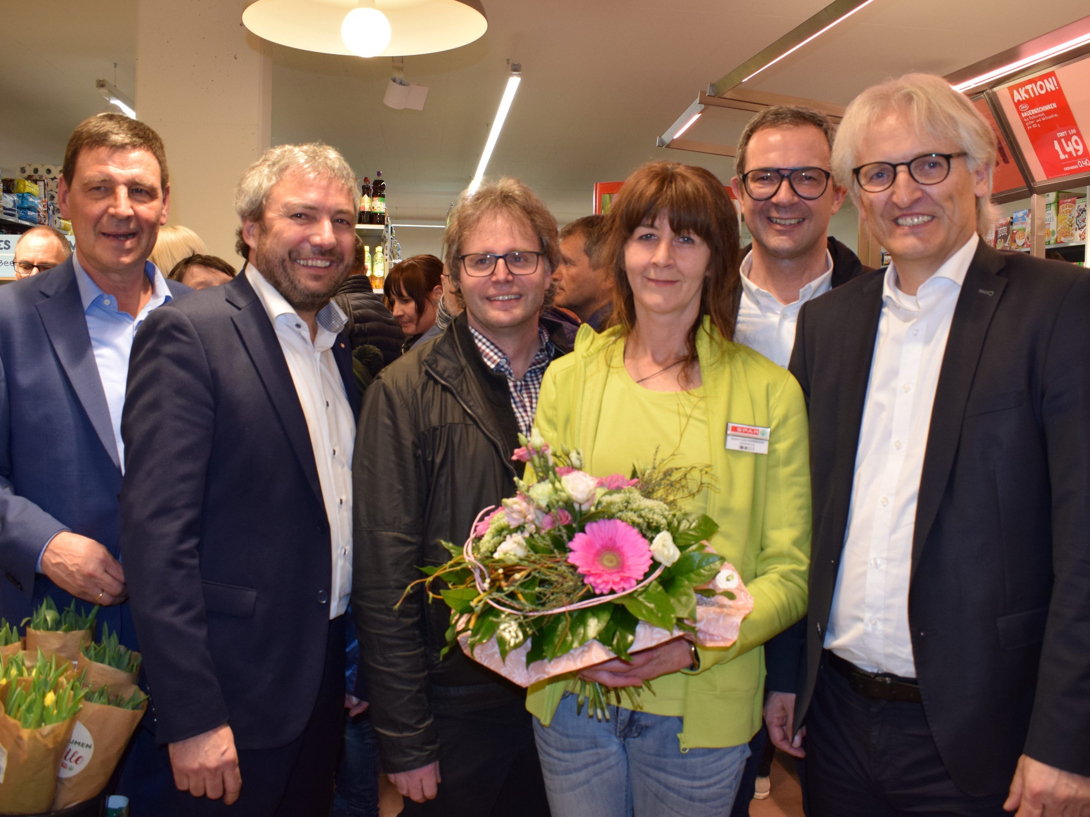 Gerhard Ritter, Thomas Schwärzler, Pfarrer Friedl Kaufmann, Annemarie Hammerer, DI Bernhard Ölz und Bgm. Dr. Paul Sutterlüty.