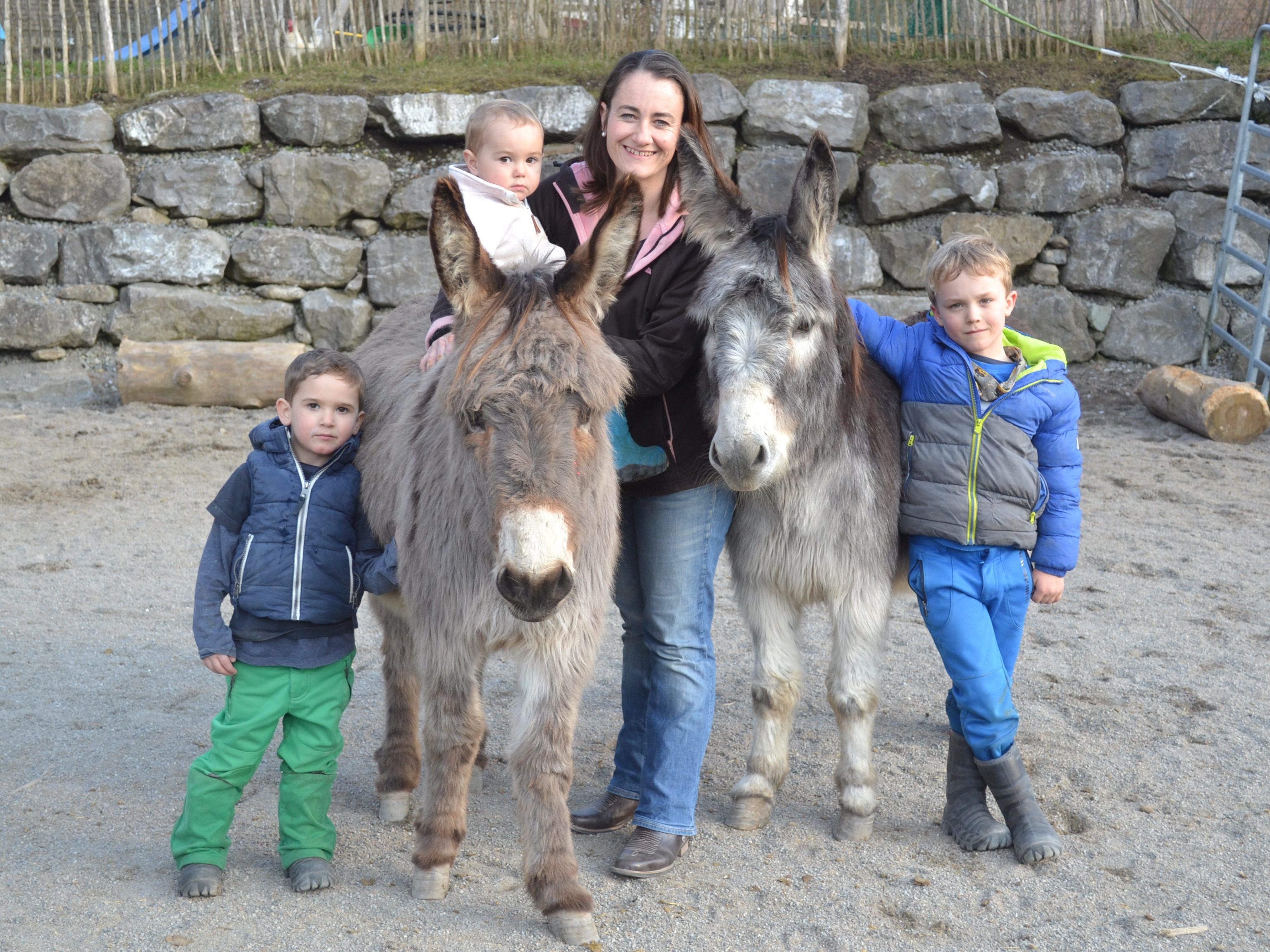 Julia Marte-Schwald vermittelt ihre Tierliebe auch den Kinder Raphael, Maximilian und Greta. Julia Marte-Schwald vermittelt ihre Tierliebe auch den Kinder Raphael, Maximilian und Greta.
