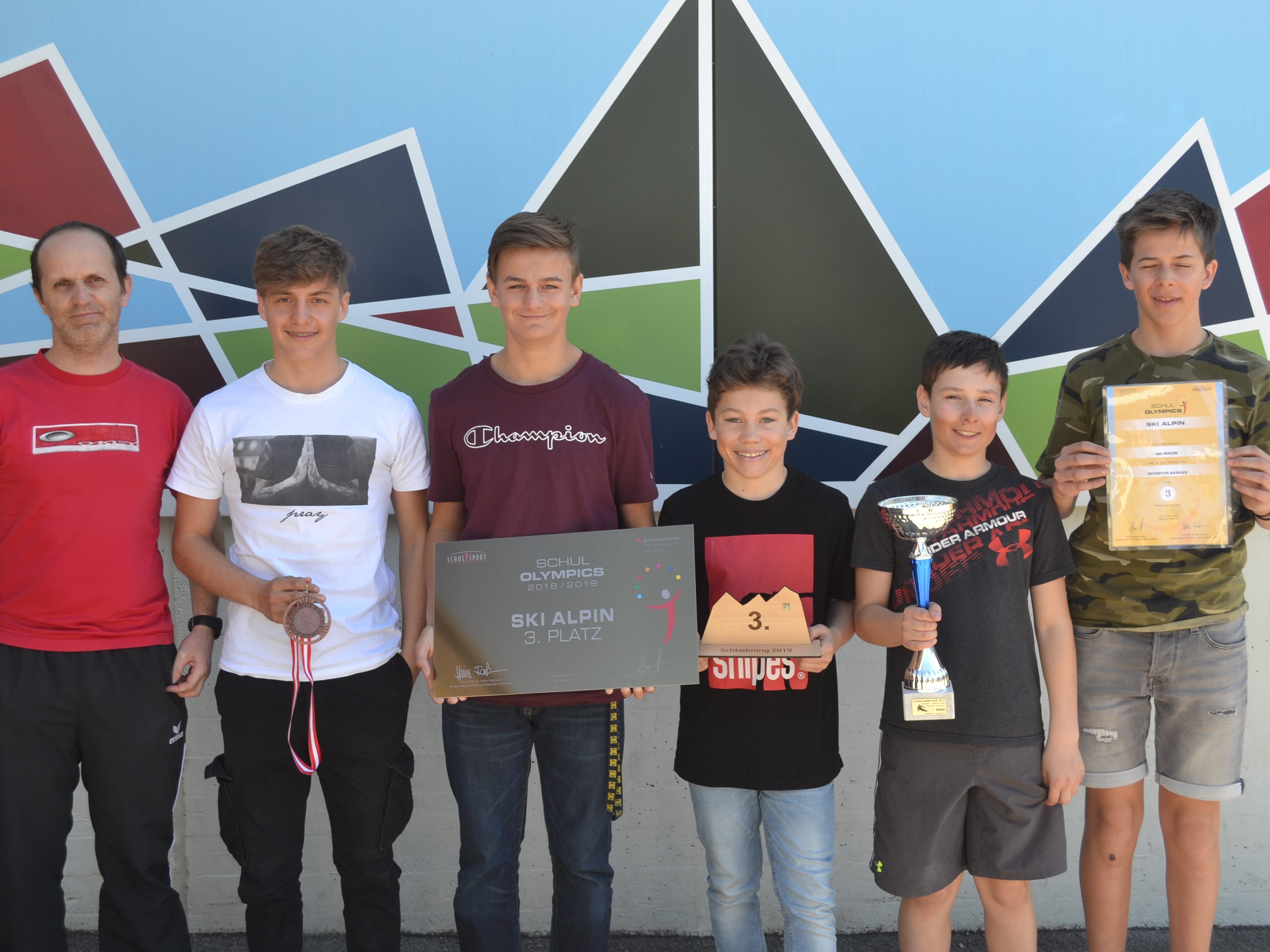 Bronze für die Nenzinger Mittelschüler bei den Ski-Bundesmeisterschaften. Bronze für die Nenzinger Mittelschüler bei den Ski-Bundesmeisterschaften.