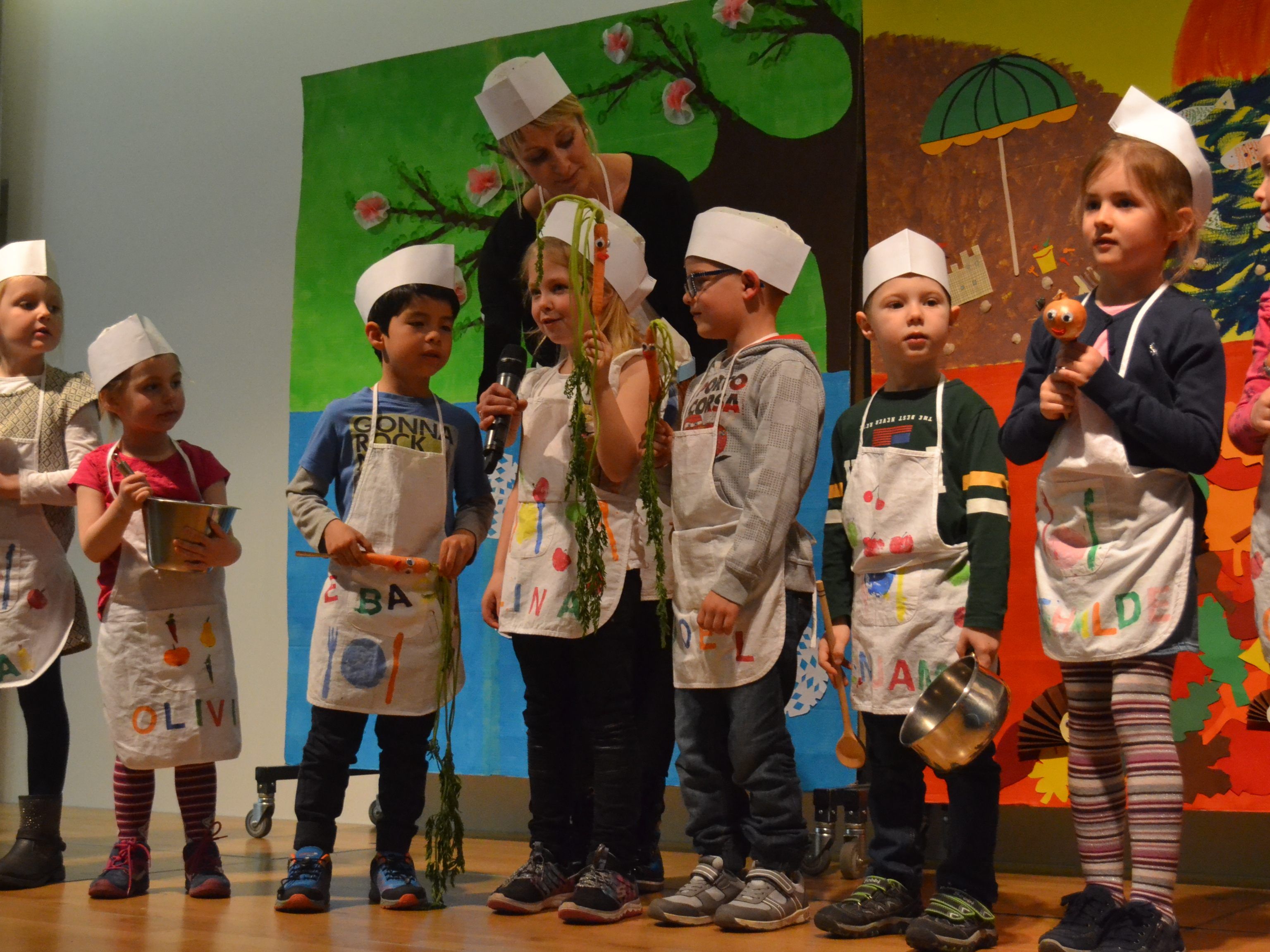 Regelmäßig kochen die Kinder auch im Kindergarten. Regelmäßig kochen die Kinder auch im Kindergarten.