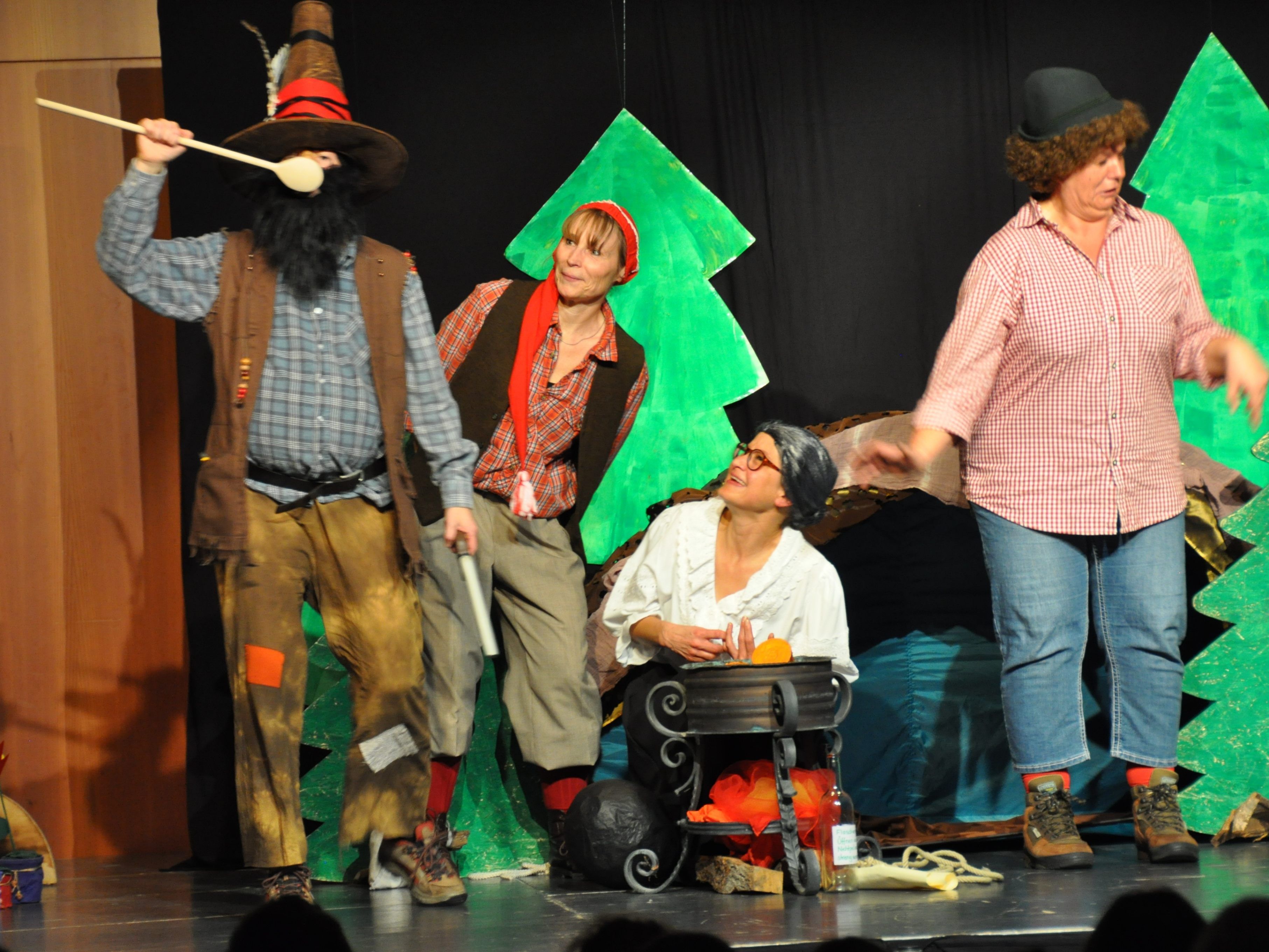 Die Kindertheatergruppe Höchst ist mit einem lustigen Theaterstück zu Gast im Langenegger Dorfsaal. Die Kindertheatergruppe Höchst ist mit einem lustigen Theaterstück zu Gast im Langenegger Dorfsaal.