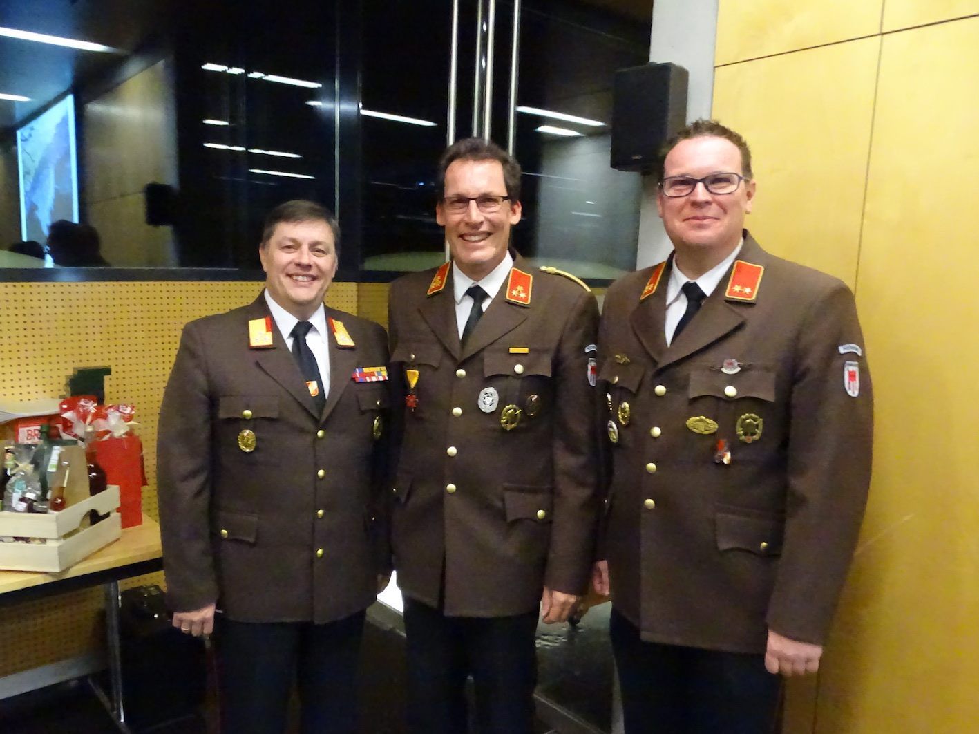 BFI Martin Alfare mit Kommandant Andreas Vogel und Kdt-StV. Johannes Rossmanith (v.l.) bei der Jahreshauptversammlung.
