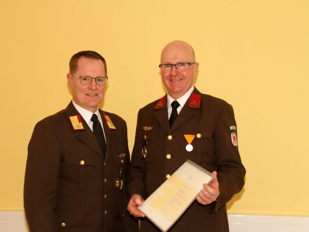 40 Jahre Feuerwehr: Markus Jäger (re)