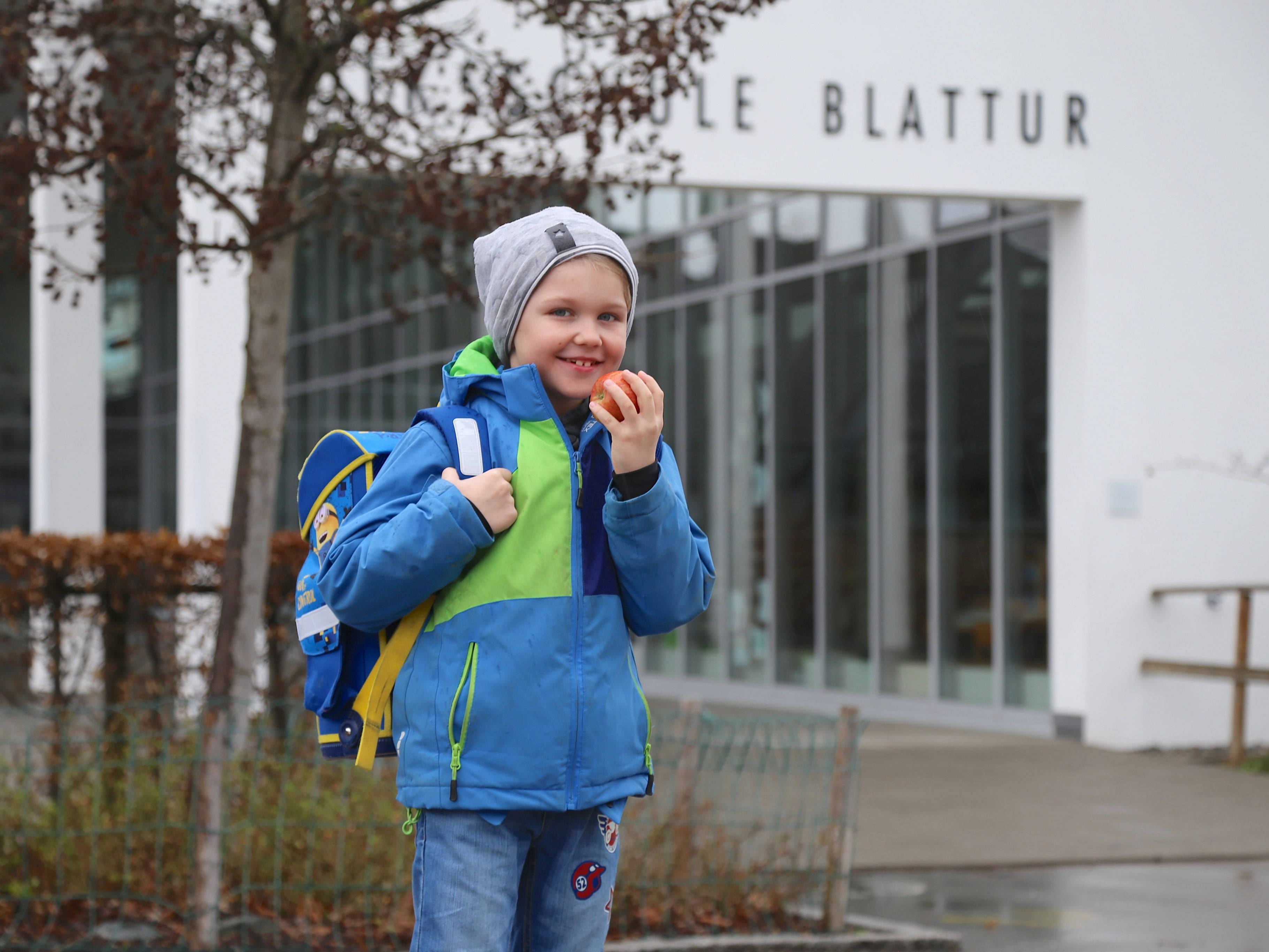 Mit gesunder und ausgewogener Ernährung kommst du konzentrierter durch den Schultag. Mit gesunder und ausgewogener Ernährung kommst du konzentrierter durch den Schultag.