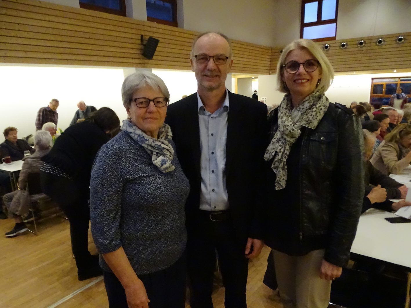Renate Märk, Dr. Karl Bitschnau und Gaby Wirth (v.l.) bei der Jahreshauptversammlung des Emser Krankenpflegevereins.