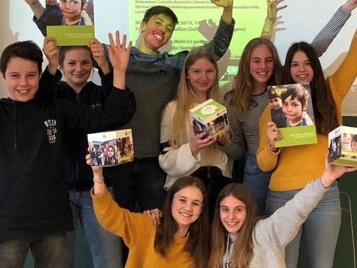 Im Rahmen eines Benefizprojektes laden die Schüler der 4d-Klasse des BG Gallus in Kooperation mit Concordia Sozialprojekte zu einem Vortrag in den Festsaal des Gymnasiums an der Gallusstraße. Im Rahmen eines Benefizprojektes laden die Schüler der 4d-Klasse des BG Gallus in Kooperation mit Concordia Sozialprojekte zu einem Vortrag in den Festsaal des Gymnasiums an der Gallusstraße.