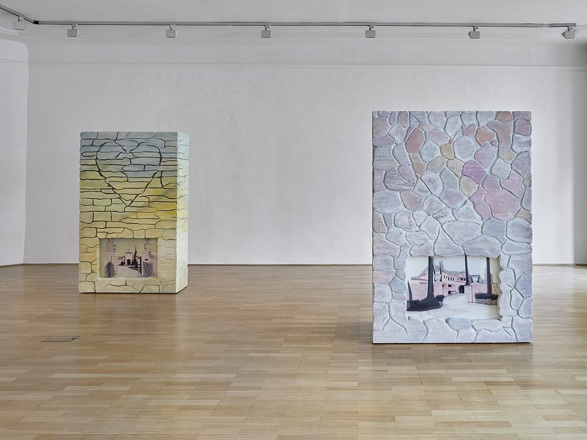 Werke der Feldkircher Künstlerin Melanie Ebenhoch in der Galerie der Stadt Schwaz.