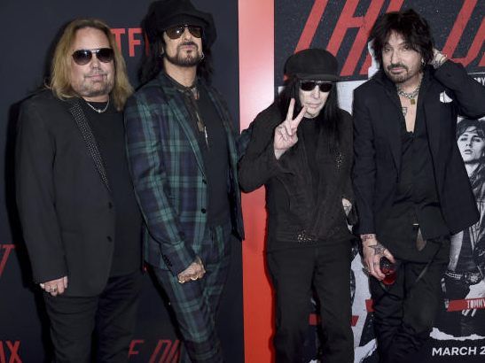 Die Mitglieder der Band "Mötley Crüe" auf der Premiere ihres Filmes "The Dirt".