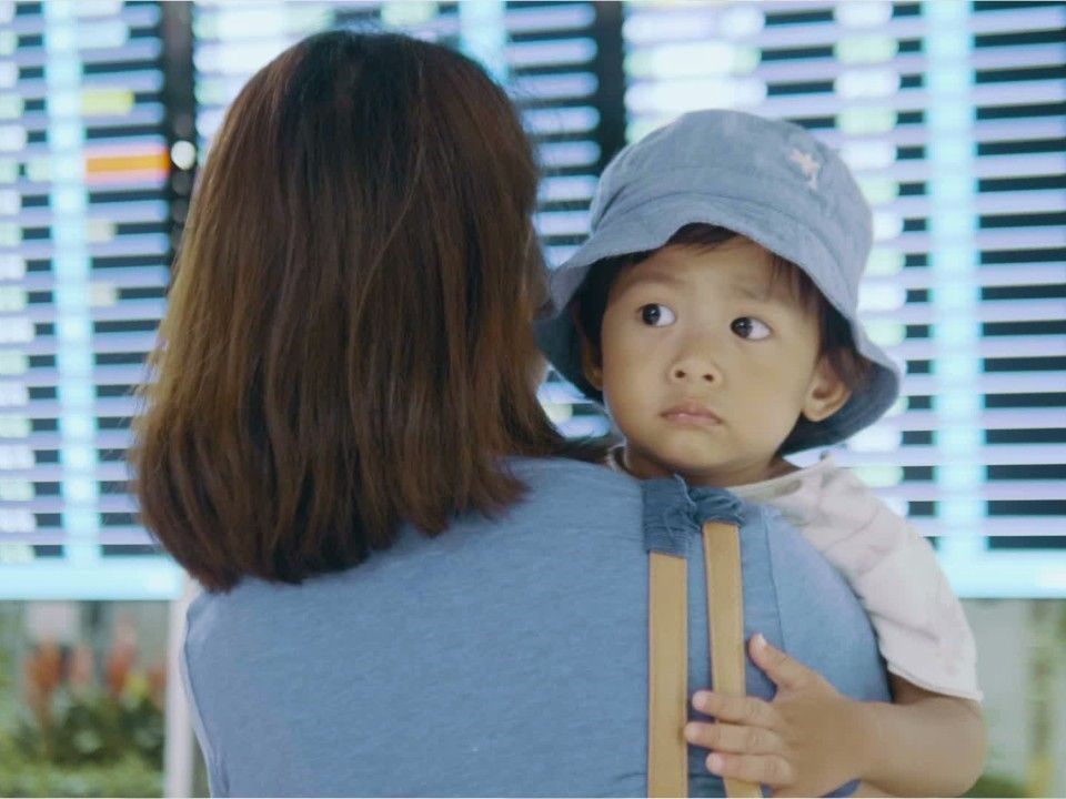 Die Mutter hatte ihr Baby wohl am Gate vergessen.