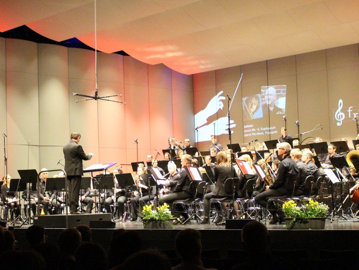 Brilliantes Frühjahrskonzert des Musikvereins Altenstadt Brilliantes Frühjahrskonzert des Musikvereins Altenstadt