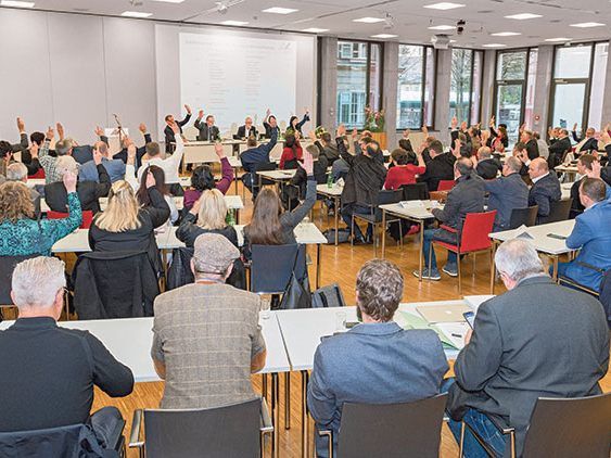 Präsident Hubert Hämmerle betonte in seiner kurzen Rede, wie wichtig ihm die Zusammenarbeit der guten Kräfte ist, „denn nur gemeinsam können wir die Anliegen der Arbeitnehmer erfolgreich vertreten.“ Präsident Hubert Hämmerle betonte in seiner kurzen Rede, wie wichtig ihm die Zusammenarbeit der guten Kräfte ist, „denn nur gemeinsam können wir die Anliegen der Arbeitnehmer erfolgreich vertreten.“