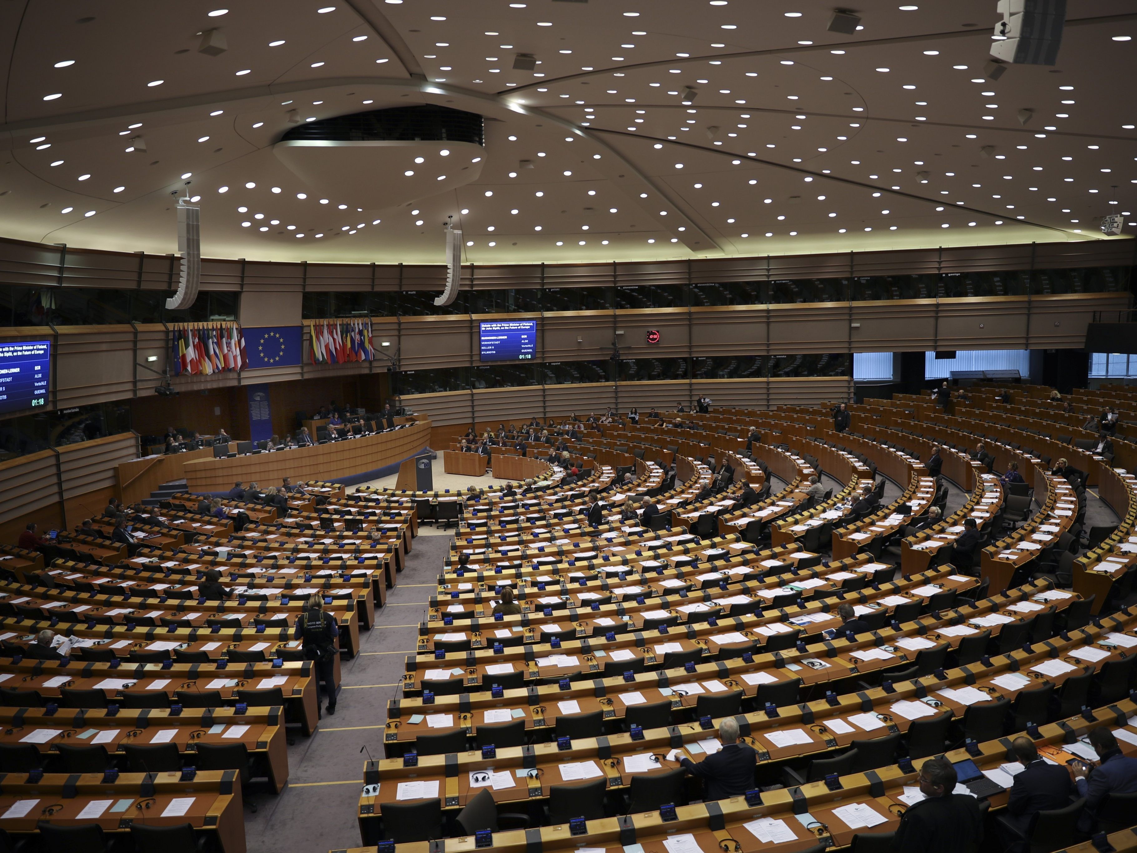 Sollte die ungarische Regierungspartei Fidesz aus der Europäischen Volkspartei (EVP) ausgeschlossen werden?