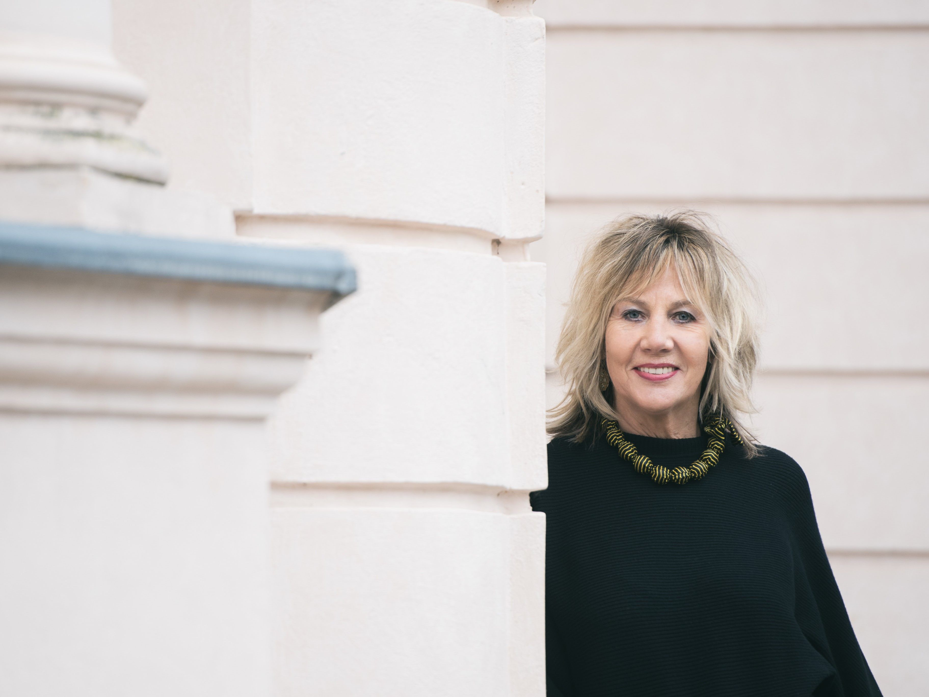 Schlosserhus-Kursleiterin Evelyn Brandt wird vom Sozialministerium ausgezeichnet. Schlosserhus-Kursleiterin Evelyn Brandt wird vom Sozialministerium ausgezeichnet.