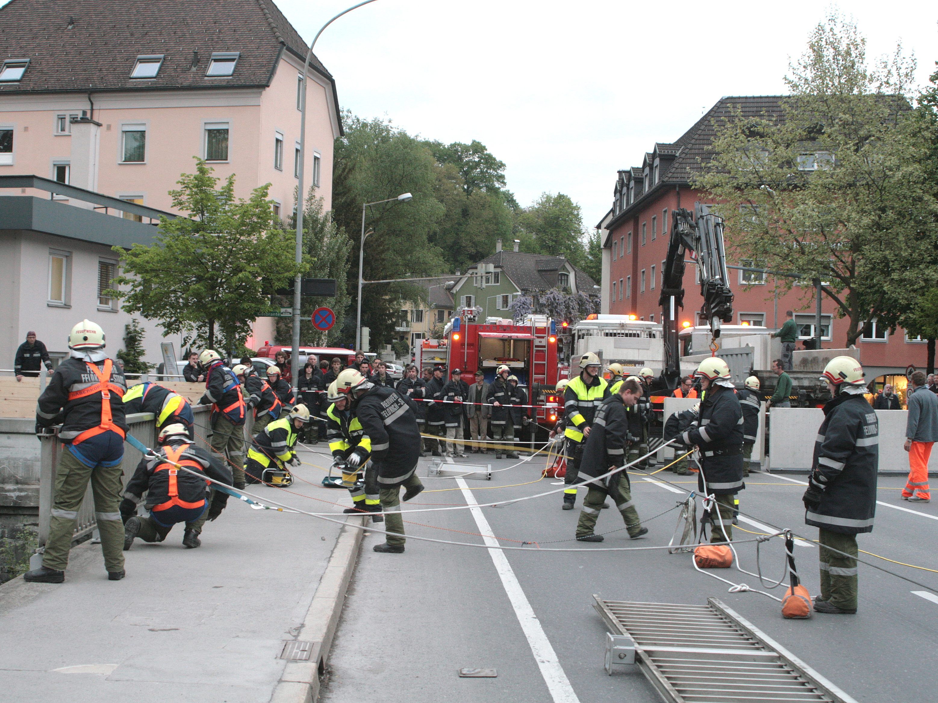 Im Bereich der Montfortbrücke wird die Übung stattfinden. Von 20 bis 23 Uhr ist diese dann auch für den gesamten Verkehr gesperrt. Im Bereich der Montfortbrücke wird die Übung stattfinden. Von 20 bis 23 Uhr ist diese dann auch für den gesamten Verkehr gesperrt.