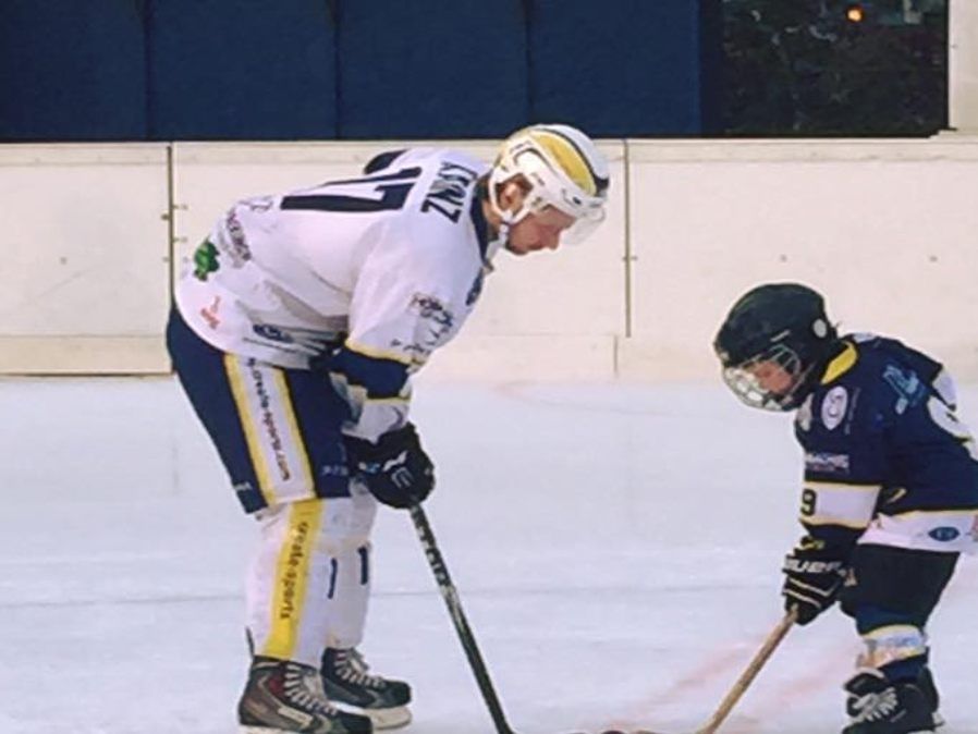 Vater Kind Eishockey in Hohenems