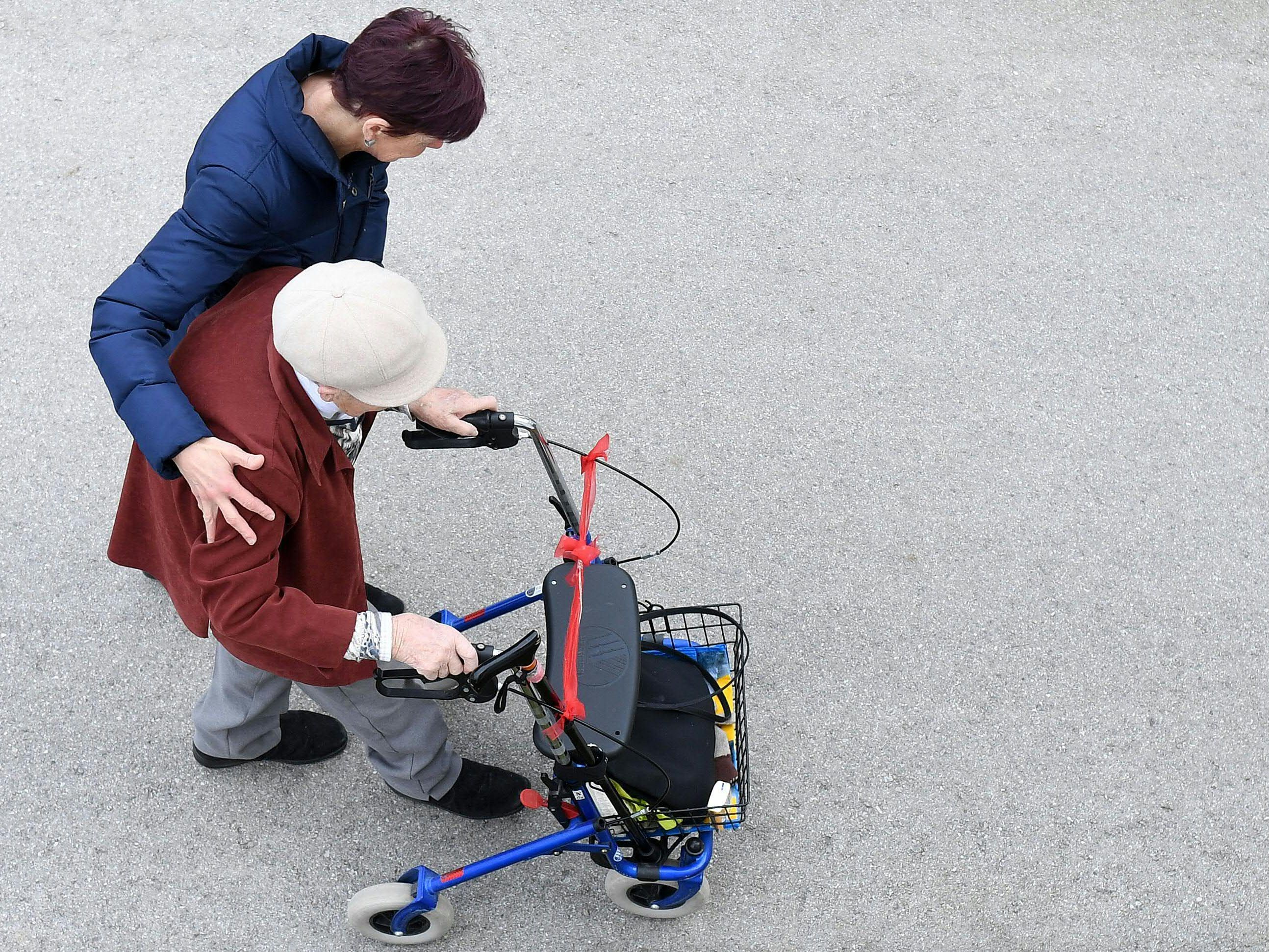 Die Stadt Wien will die Lücke zwischen mobiler und stationärer Pflege schließen. Die Stadt Wien will die Lücke zwischen mobiler und stationärer Pflege schließen.