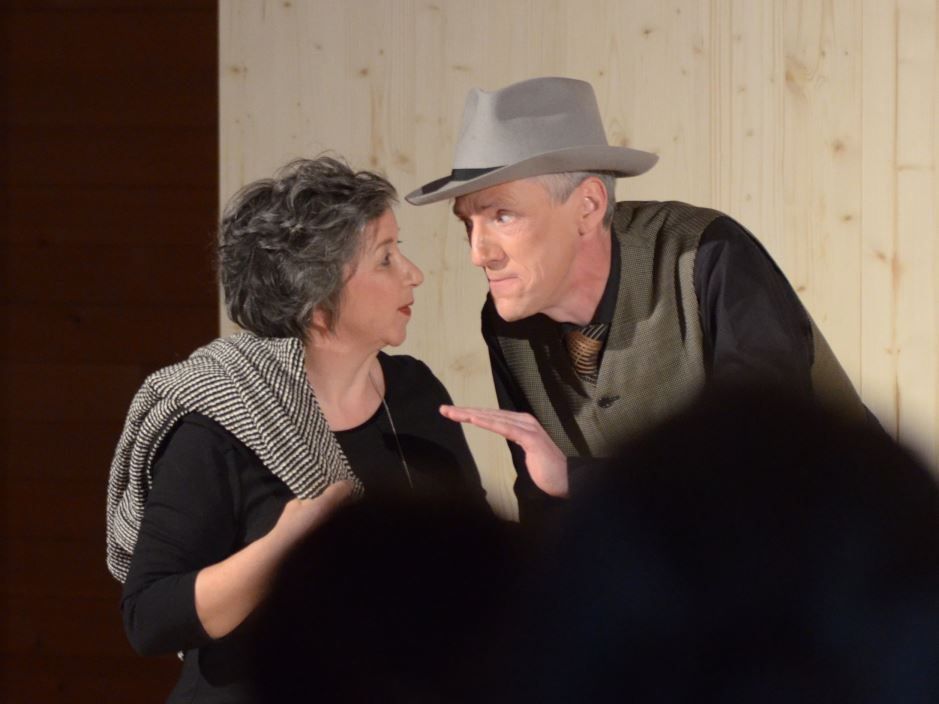 Szenen und Texte mit Gotthard und Wilma Bilgeri in dem Zwei-Personen-Stück. Szenen und Texte mit Gotthard und Wilma Bilgeri in dem Zwei-Personen-Stück.
