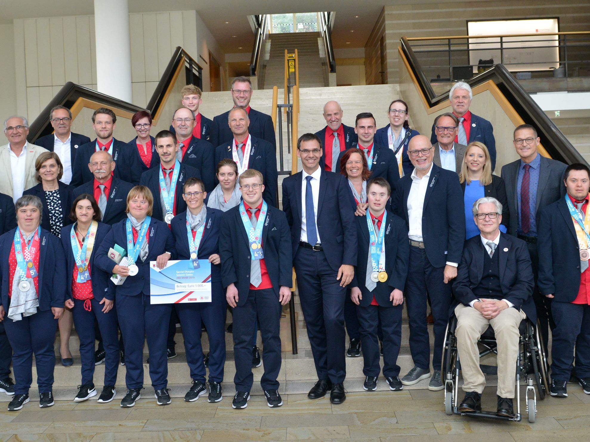 Athletinnen und Athleten im Landhaus empfangen – Landeshauptmann überreichte mit Sportlandesrätin Schöbi-Fink und Gesundheitslandesrat Bernhard Ehrengeschenke. Athletinnen und Athleten im Landhaus empfangen – Landeshauptmann überreichte mit Sportlandesrätin Schöbi-Fink und Gesundheitslandesrat Bernhard Ehrengeschenke.