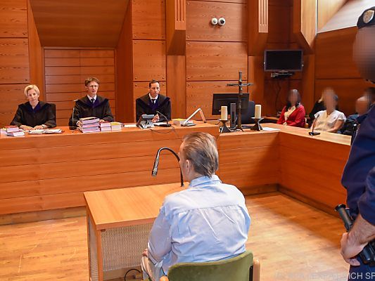 Der Angeklagte bekannte sich zu Prozessbeginn nicht schuldig Der Angeklagte bekannte sich zu Prozessbeginn nicht schuldig