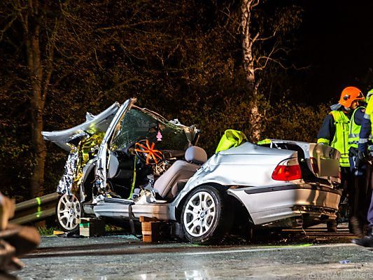 Schwerer Verkehrsunfall auf der Wiener Bundesstraße bei Hörsching