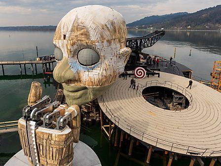 Die Bregenzer Seebühne hier mit dem Bühnenbild für "Rigoletto" Die Bregenzer Seebühne hier mit dem Bühnenbild für "Rigoletto"