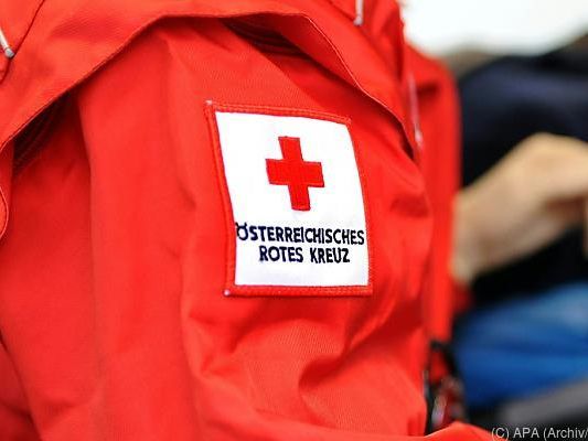 Der Säugling wurde vom Roten Kreuz ins Krankenhaus eingeliefert