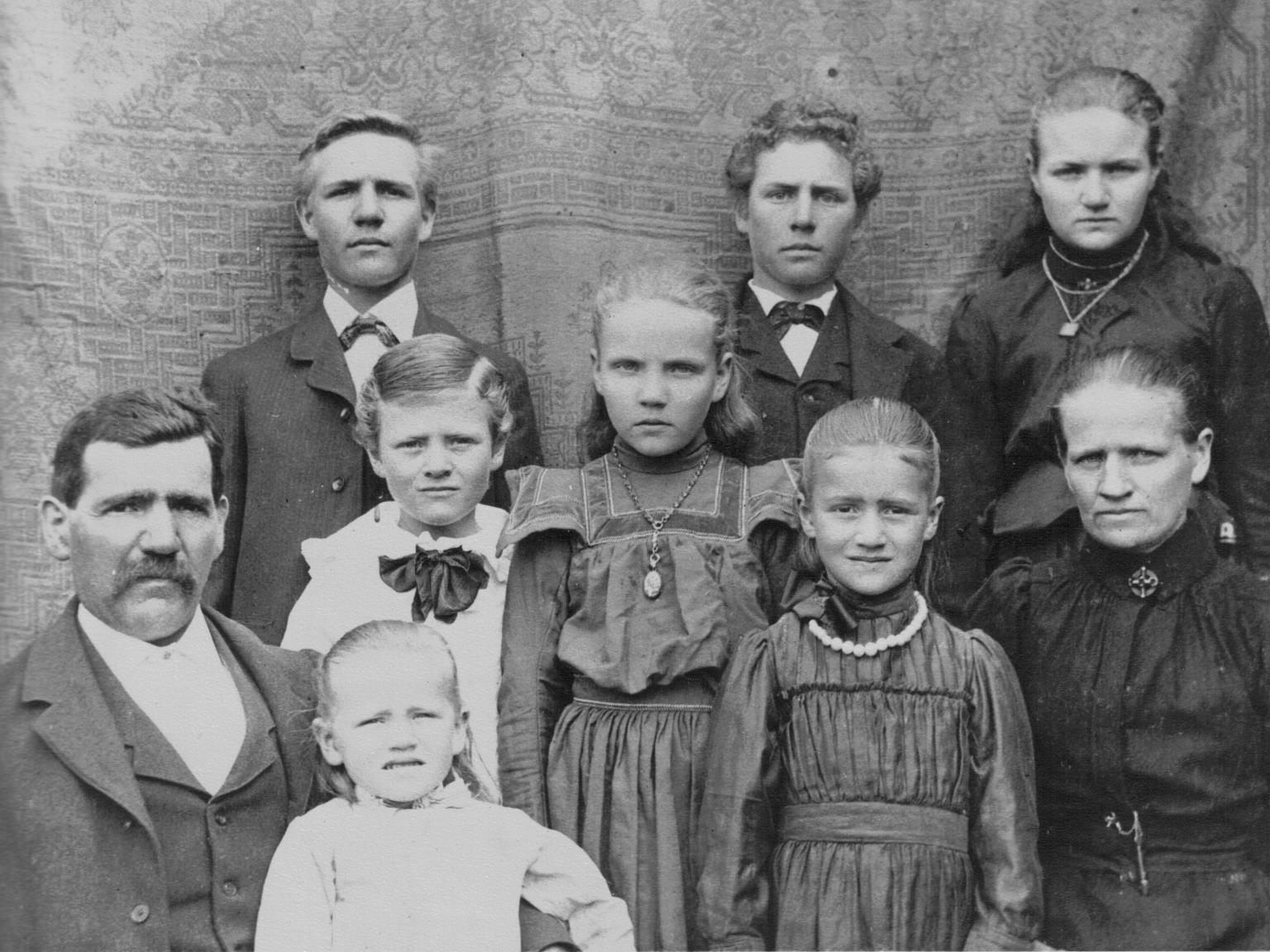 Die Auswandererfamilie Häusle um 1900 Die Auswandererfamilie Häusle um 1900