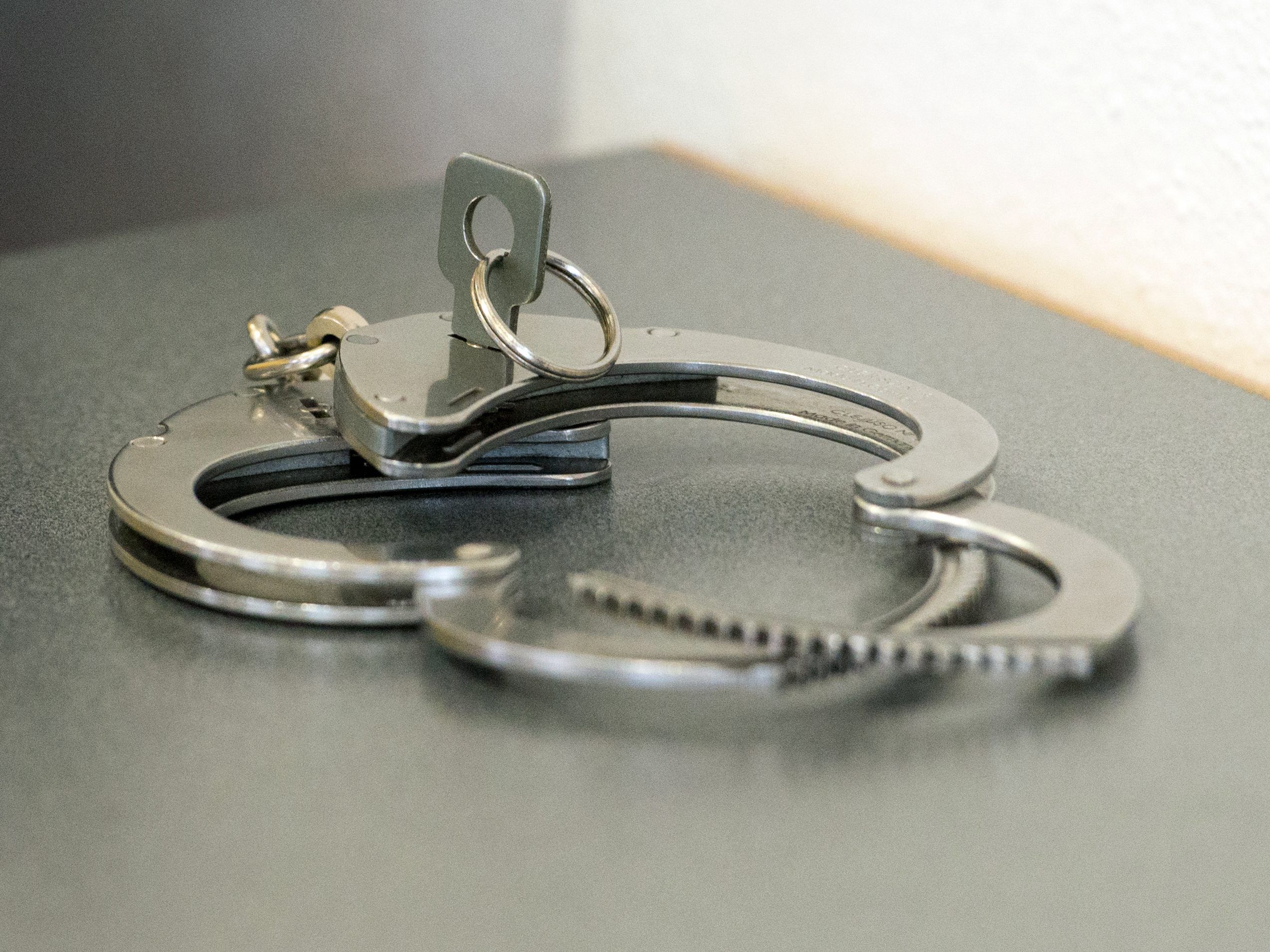 Eine 16-Jährige wurde festgenommen. Eine 16-Jährige wurde festgenommen.