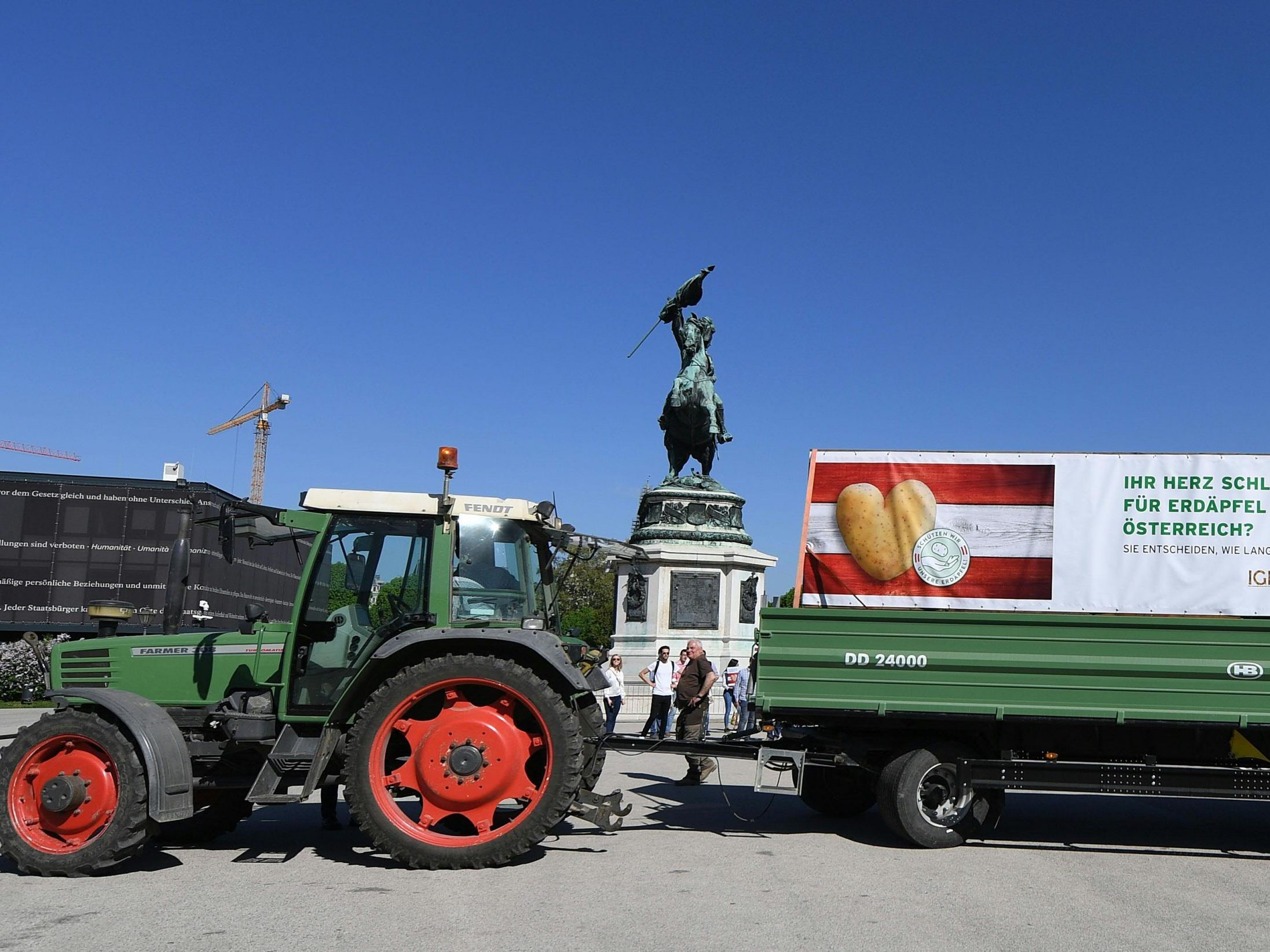 Zahlreiche Bauern versammelten sich heute am Wiener Heldenplatz.