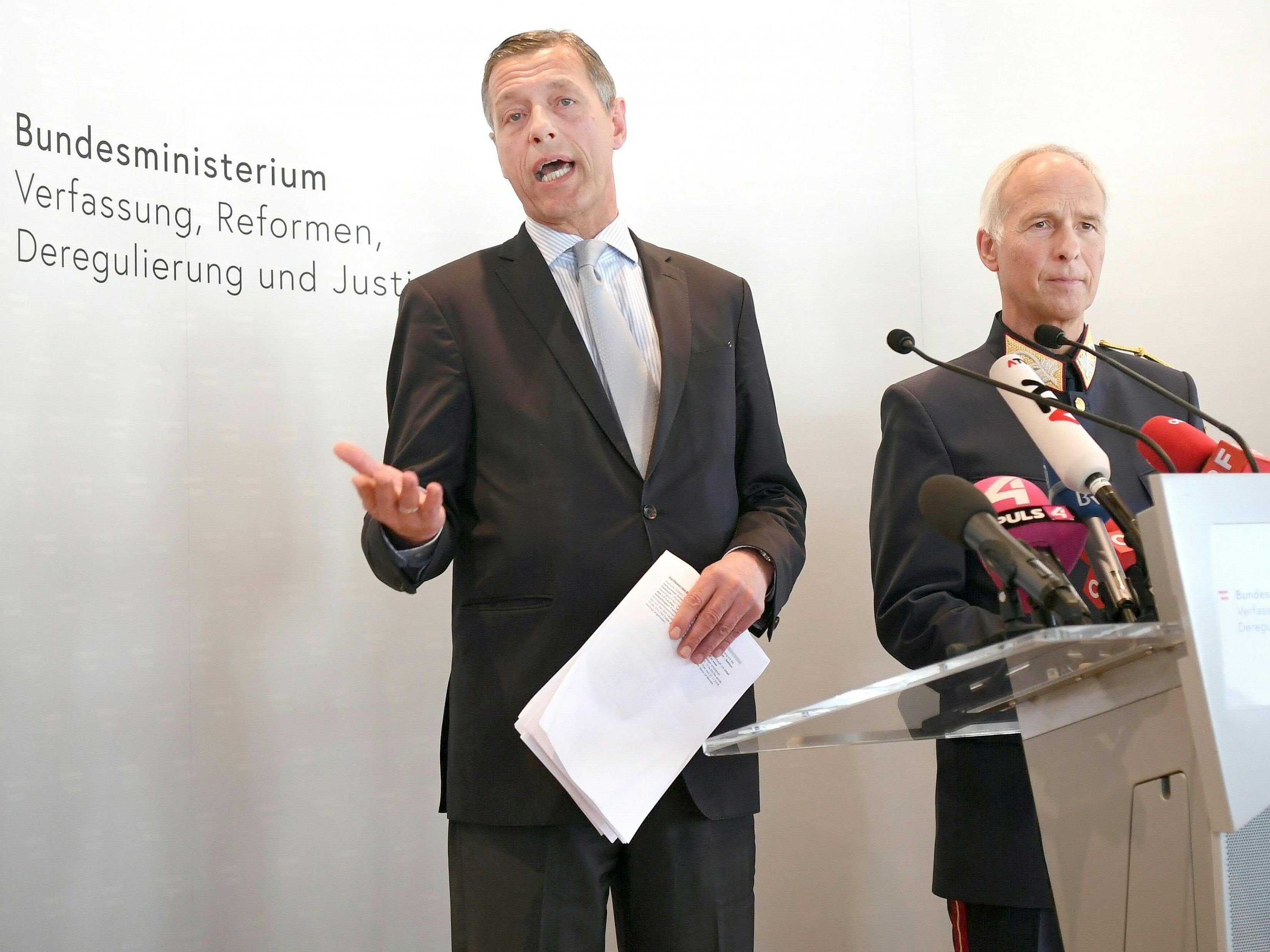 Christian Pilnacek (Justizministerium/l.) und Peter Goldgruber (Innenministerium)
