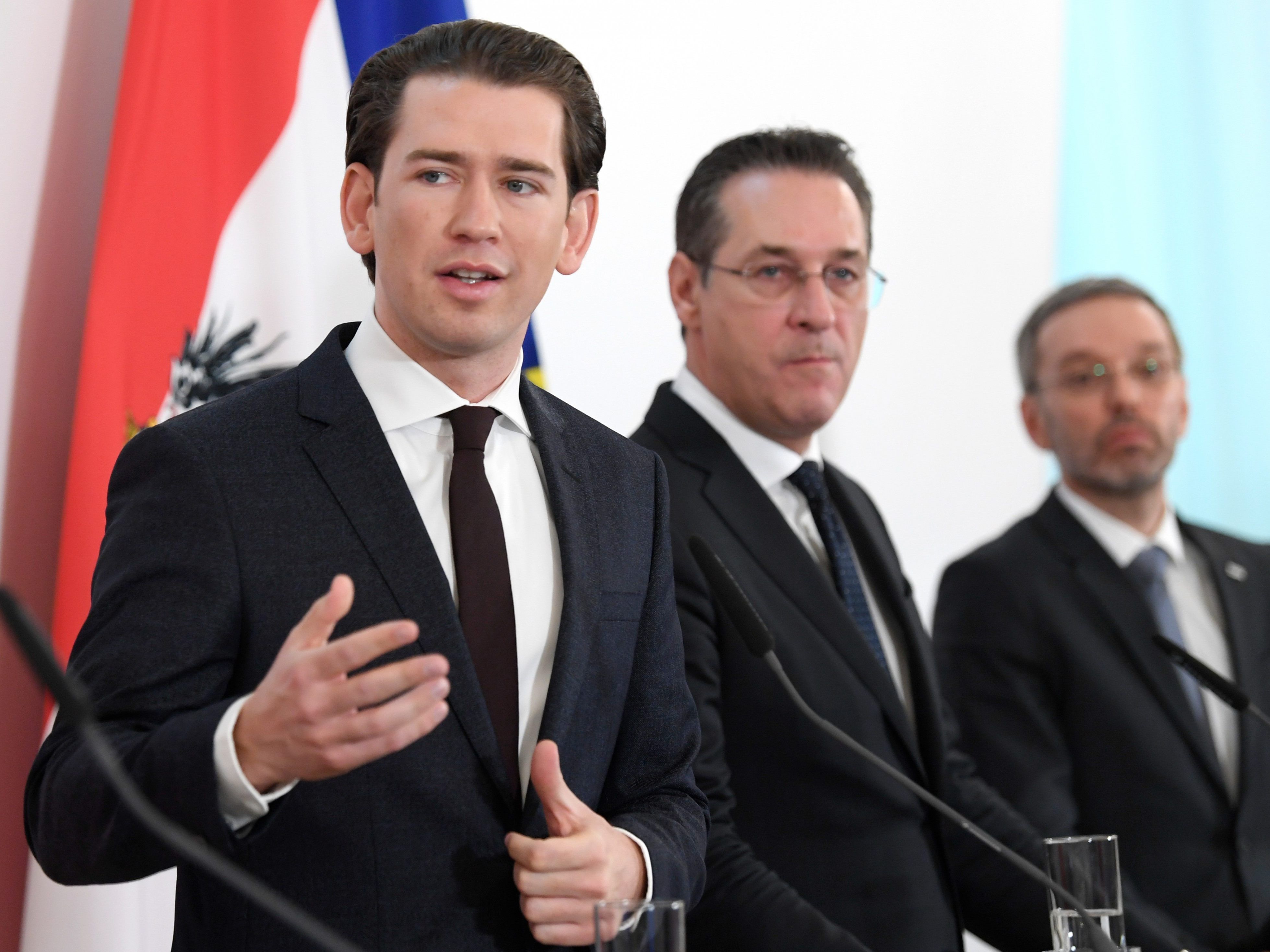 Berichtspflicht benötigt keine Verfassungsänderung. Berichtspflicht benötigt keine Verfassungsänderung.