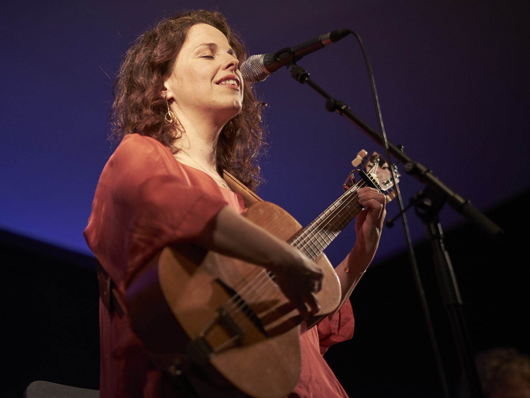 Am 3. Mai präsentiert AnneMarie Hoeller ihr erstes Soloalbum im Theater am Spittelberg. Am 3. Mai präsentiert AnneMarie Hoeller ihr erstes Soloalbum im Theater am Spittelberg.