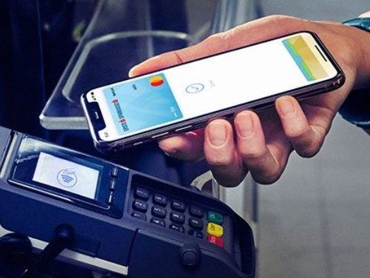 Wer sein Apple-Handy dabei hat, hat seine Brieftasche dabei Wer sein Apple-Handy dabei hat, hat seine Brieftasche dabei