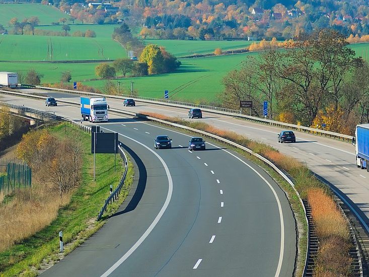 Die 14-Jährige lenkte das Auto von der Autobahn.