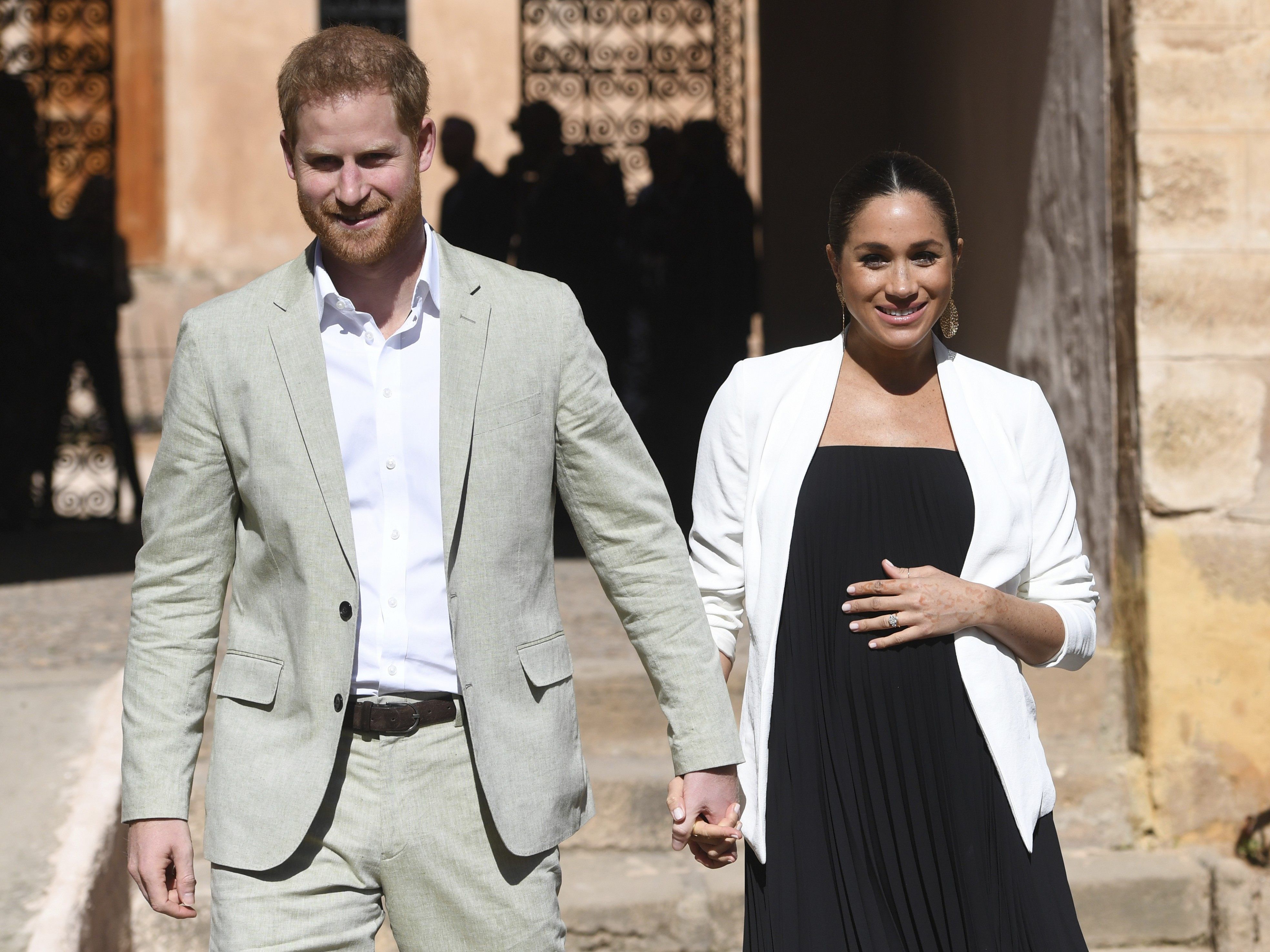 Harry und Meghan haben sich mittlerweile auf ihr Anwesen zurückgezogen und erwarten dort die Geburt ihres Babys. Harry und Meghan haben sich mittlerweile auf ihr Anwesen zurückgezogen und erwarten dort die Geburt ihres Babys.