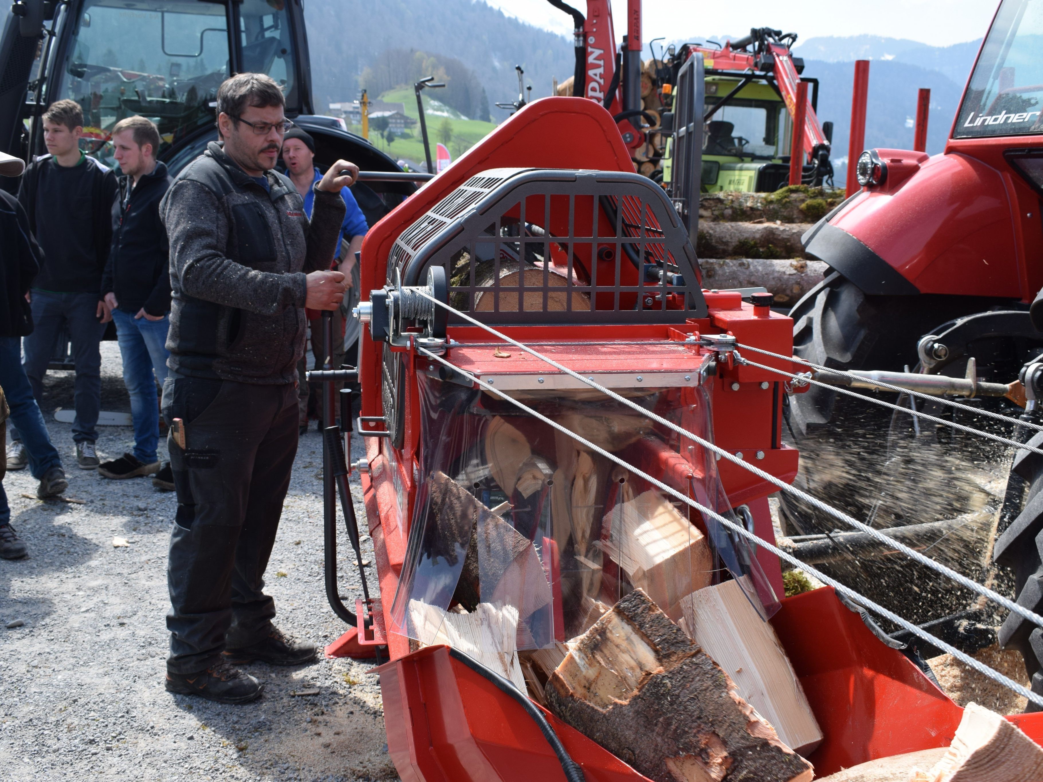 Neueste Technologie beim Bregenzerwälder Forsttag.