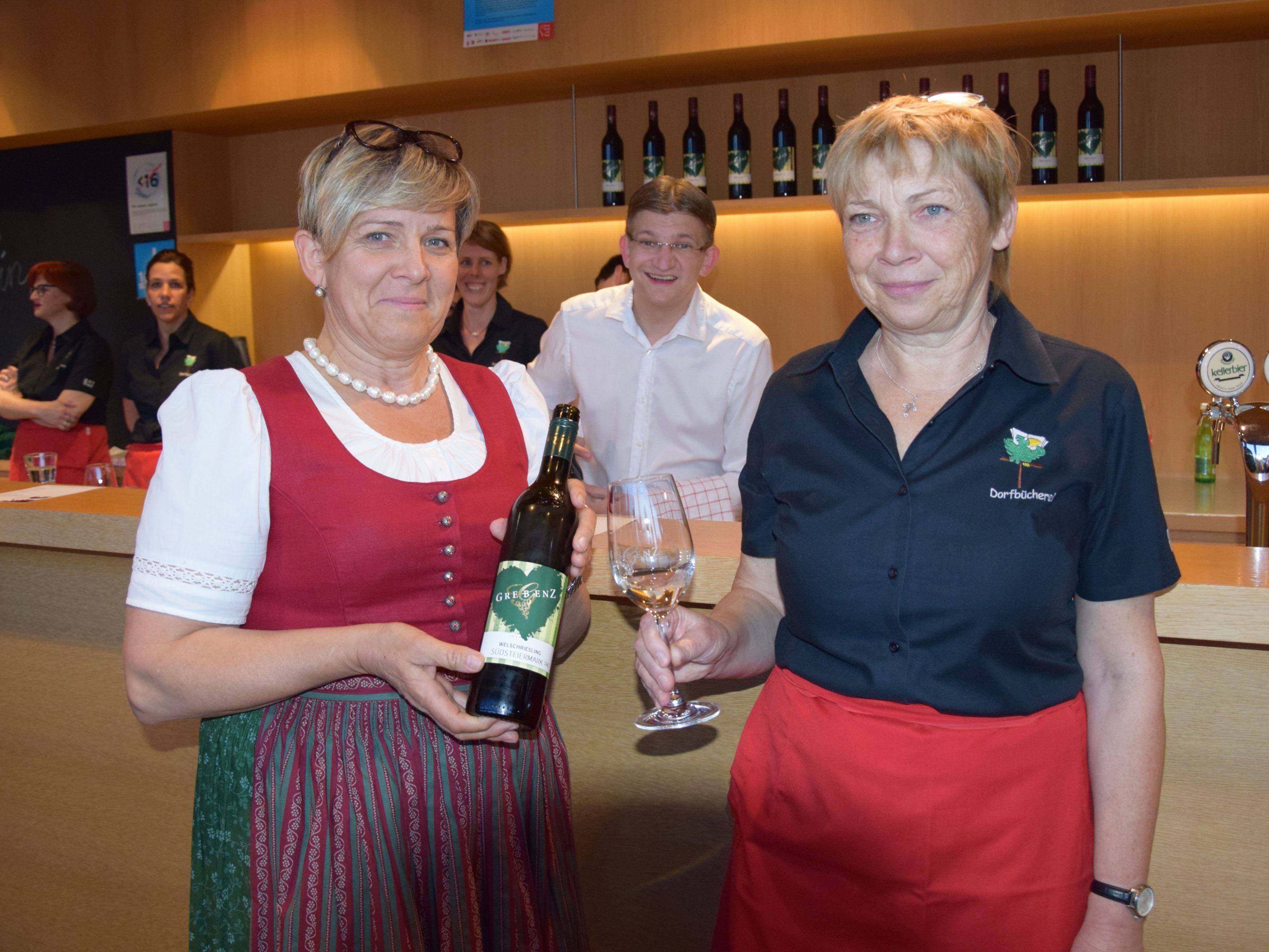 Winzerin Monika Grebenz und Sigrid Duelli
