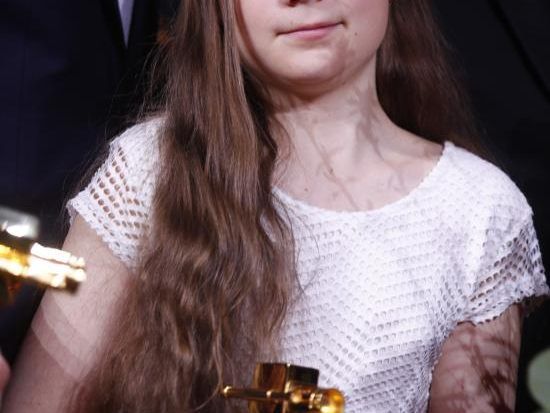 Erst am Samstag bekam die 16-Jährige die "goldene Kamera" für ihr Engagement verliehen.