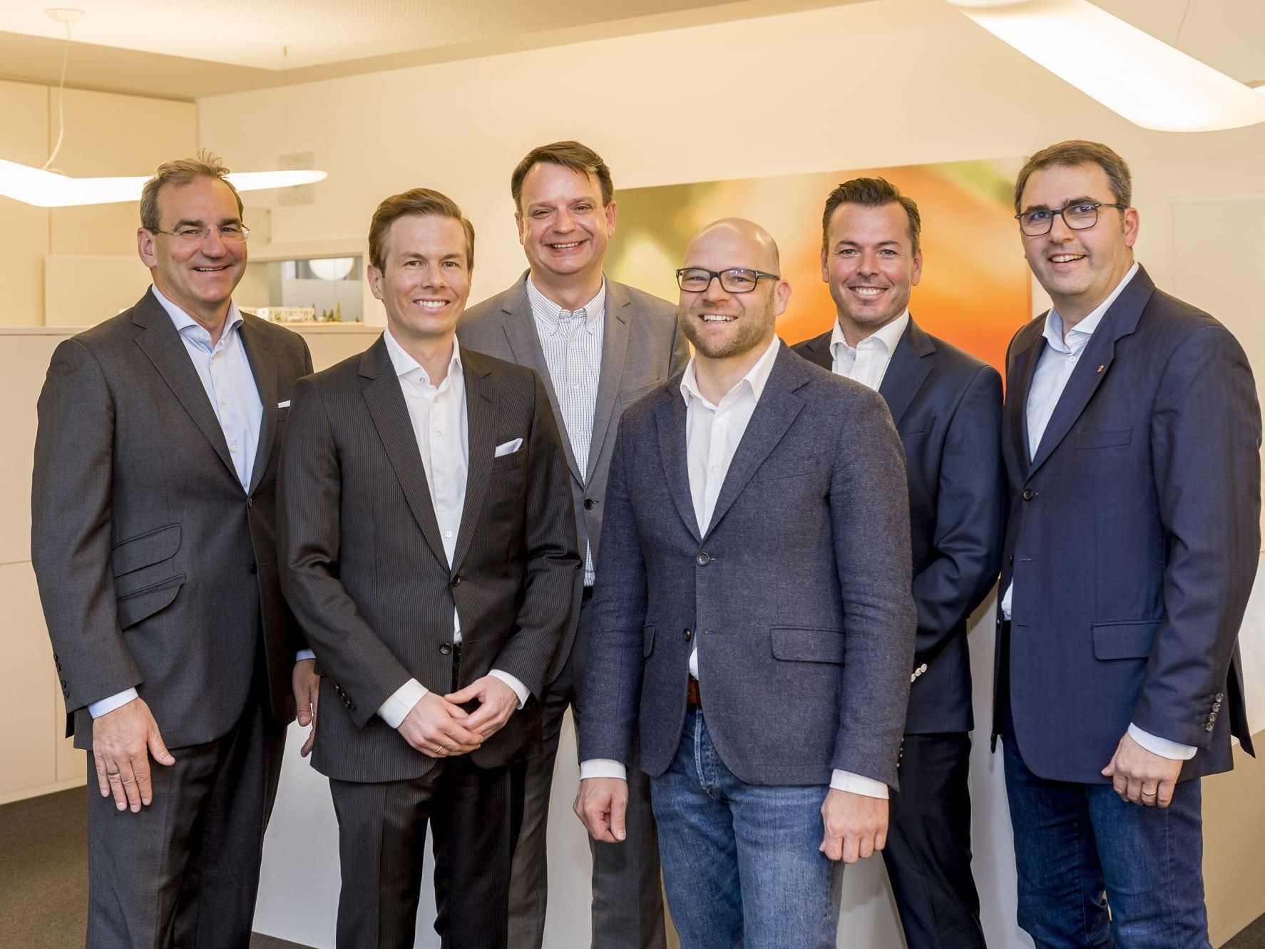Gemeinsam forschen, entwickeln und Innovationen fördern: Wolfgang Hillebrand, Markus Handler, Philipp Tomaselli, Elmar Hagmann (Sedlak), Christian Wimberger und Anton Rieder (von links) haben die Smart Construction Austria gegründet. Gemeinsam forschen, entwickeln und Innovationen fördern: Wolfgang Hillebrand, Markus Handler, Philipp Tomaselli, Elmar Hagmann (Sedlak), Christian Wimberger und Anton Rieder (von links) haben die Smart Construction Austria gegründet.