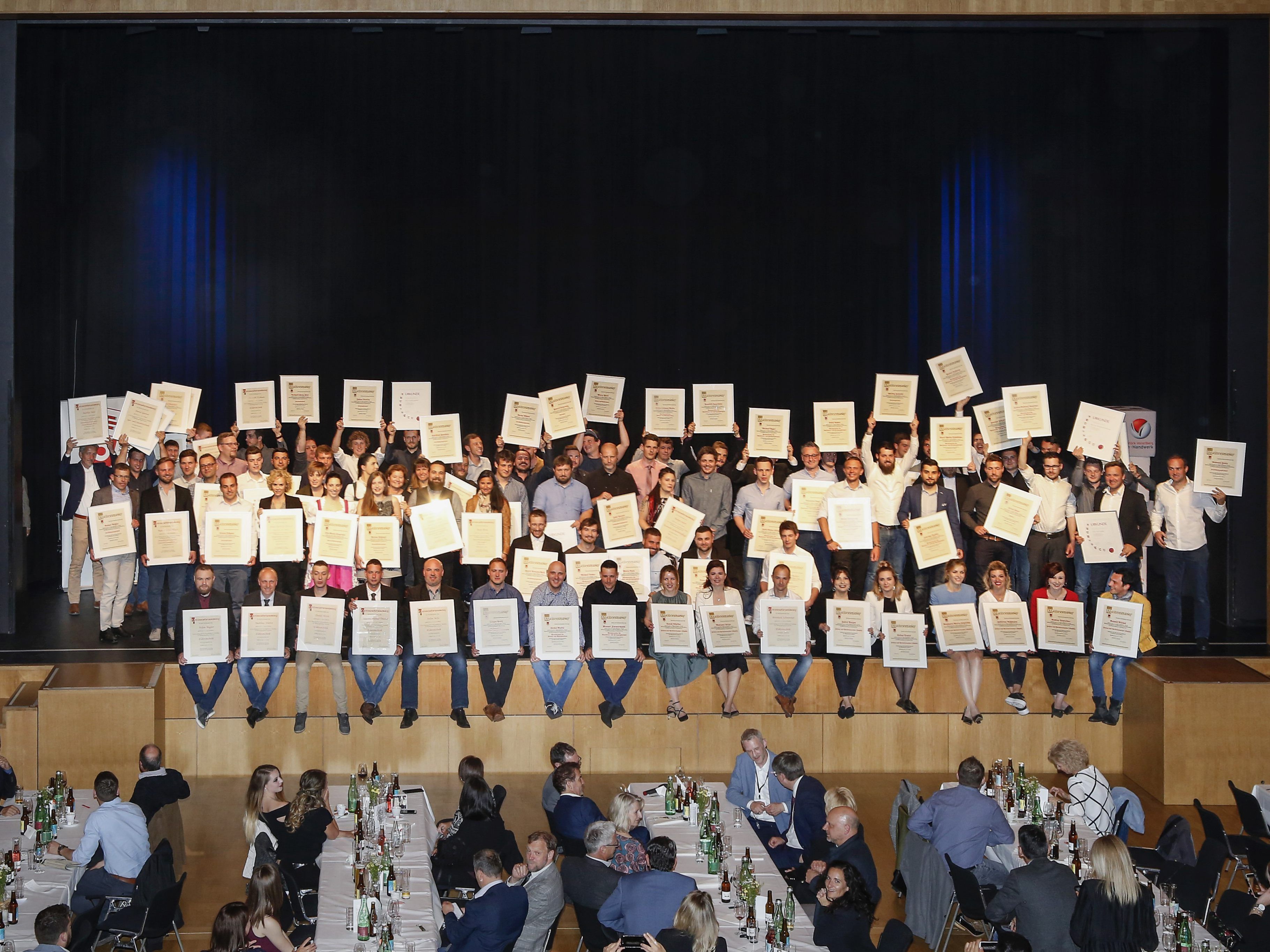 129 Meisterbriefe wurden am Freitag, 26. April in der Kulturbühne AmBach vergeben 129 Meisterbriefe wurden am Freitag, 26. April in der Kulturbühne AmBach vergeben