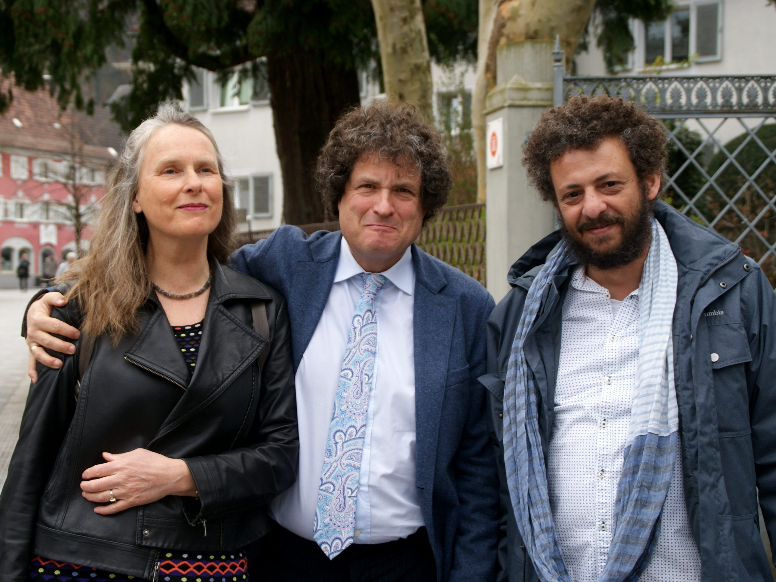 Hanno Loewy mit Gattin Astrid und Muhammad Jabali