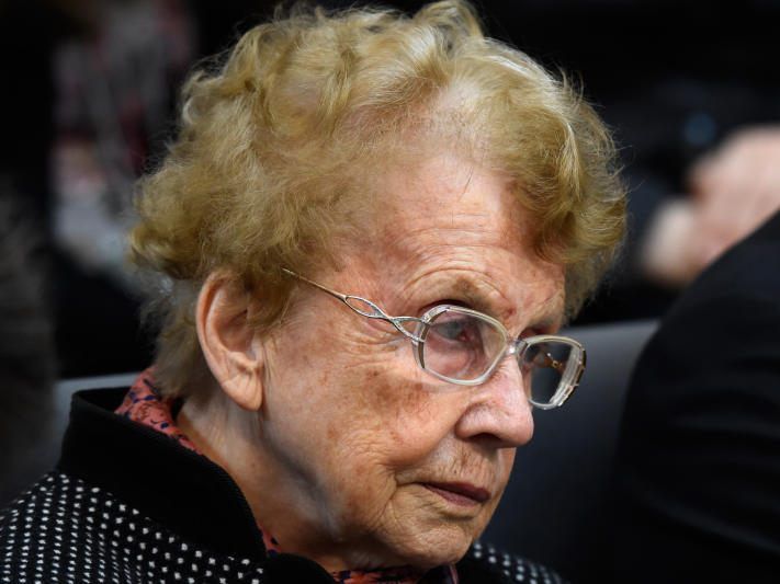 Die Mutter der deutschen Bundeskanzlerin verstarb am 6. April im Alter von 90 Jahren. Die Mutter der deutschen Bundeskanzlerin verstarb am 6. April im Alter von 90 Jahren.