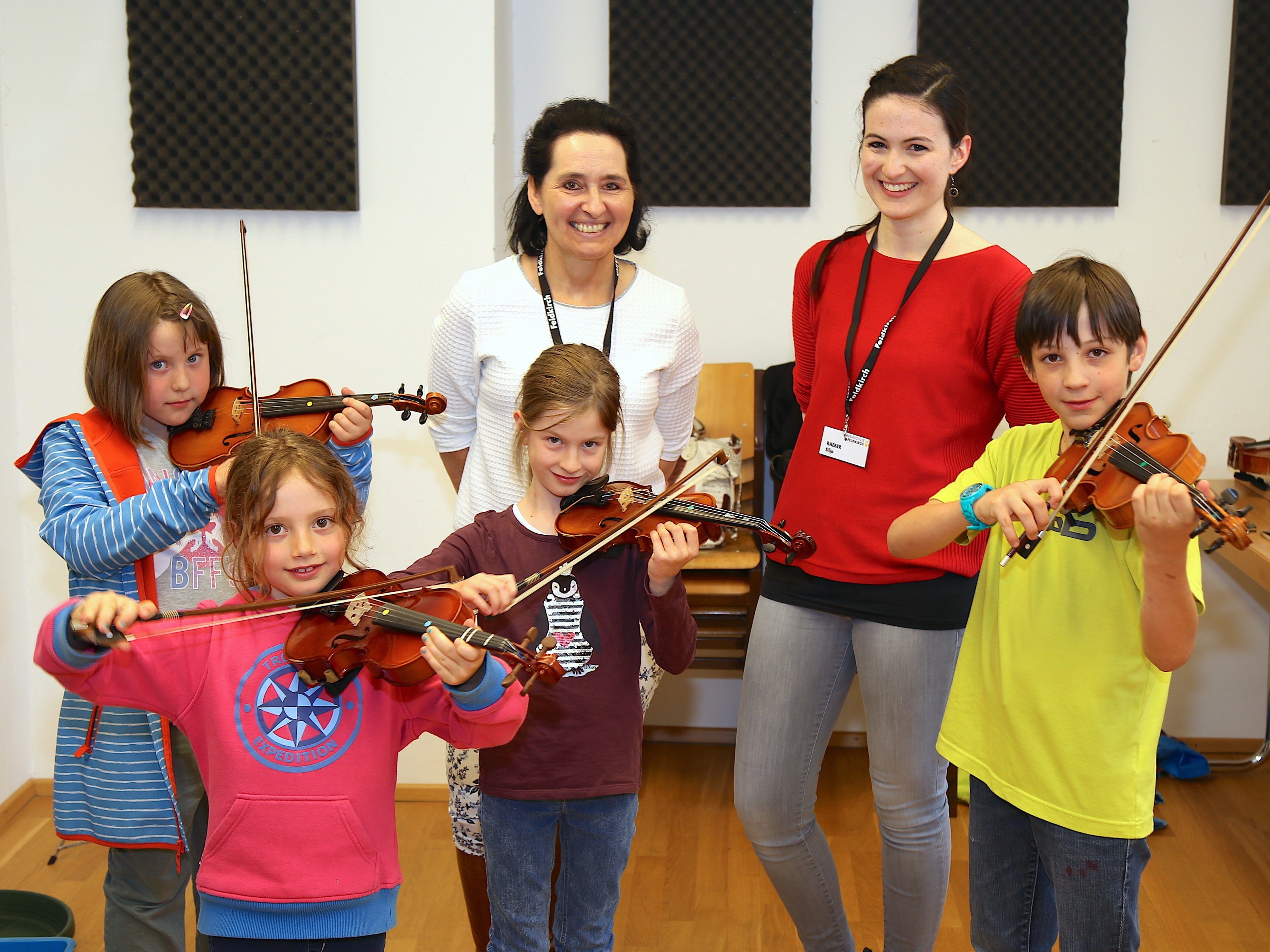 Unter der Leitung von Andrea und Silja musizierten die Kinder. Unter der Leitung von Andrea und Silja musizierten die Kinder.